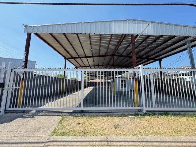 2808 San Bernardo Ave