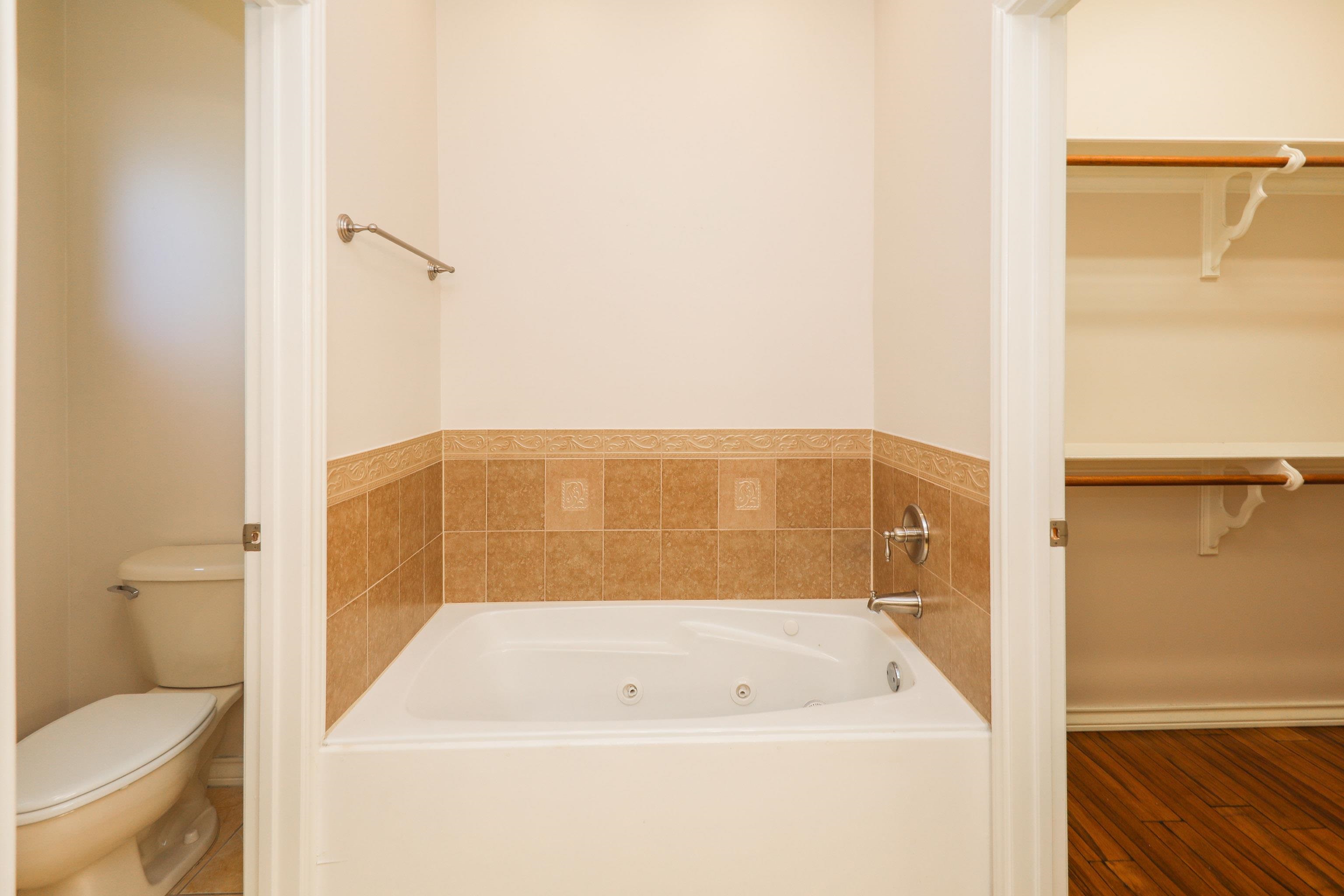 707 St James Dr Unit: 105