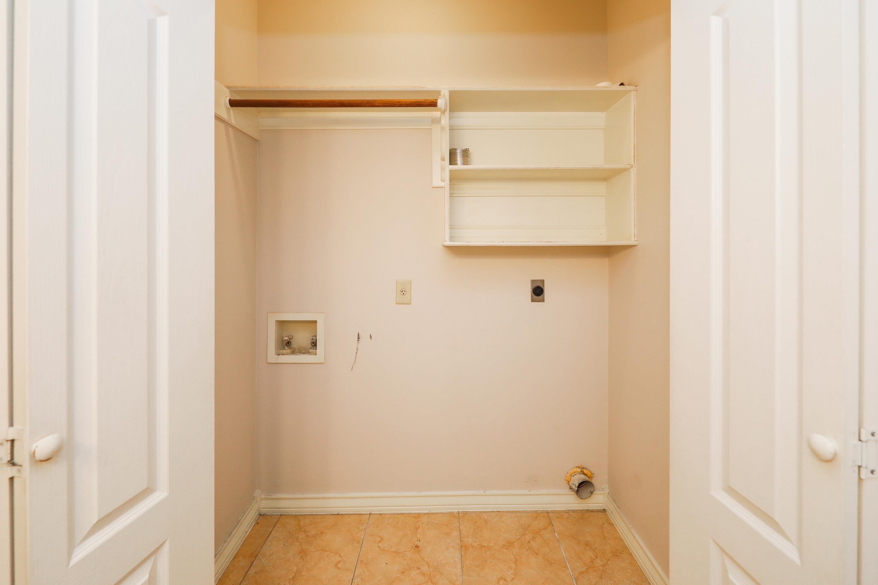 707 St James Dr Unit: 105