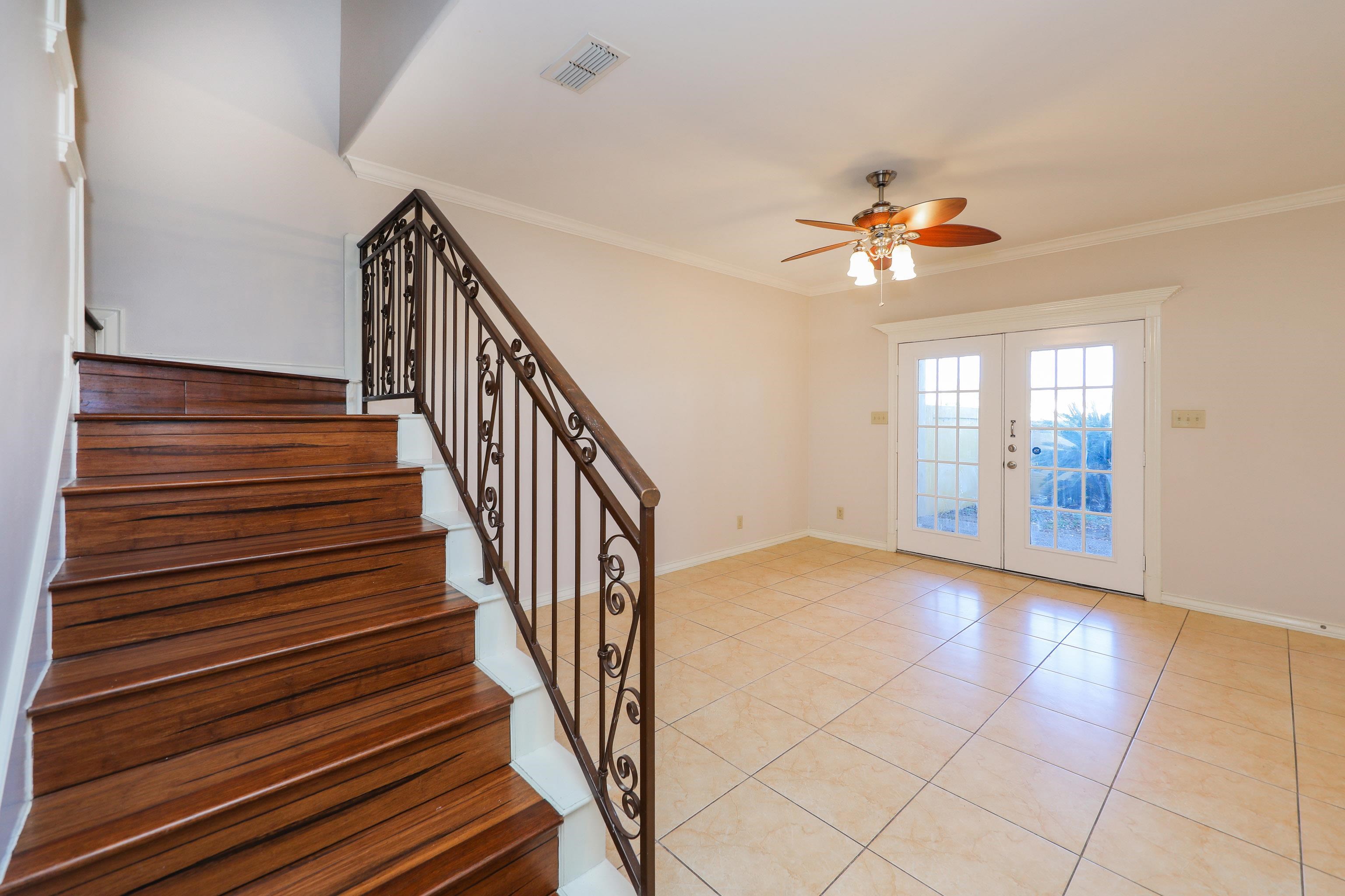 707 St James Dr Unit: 105