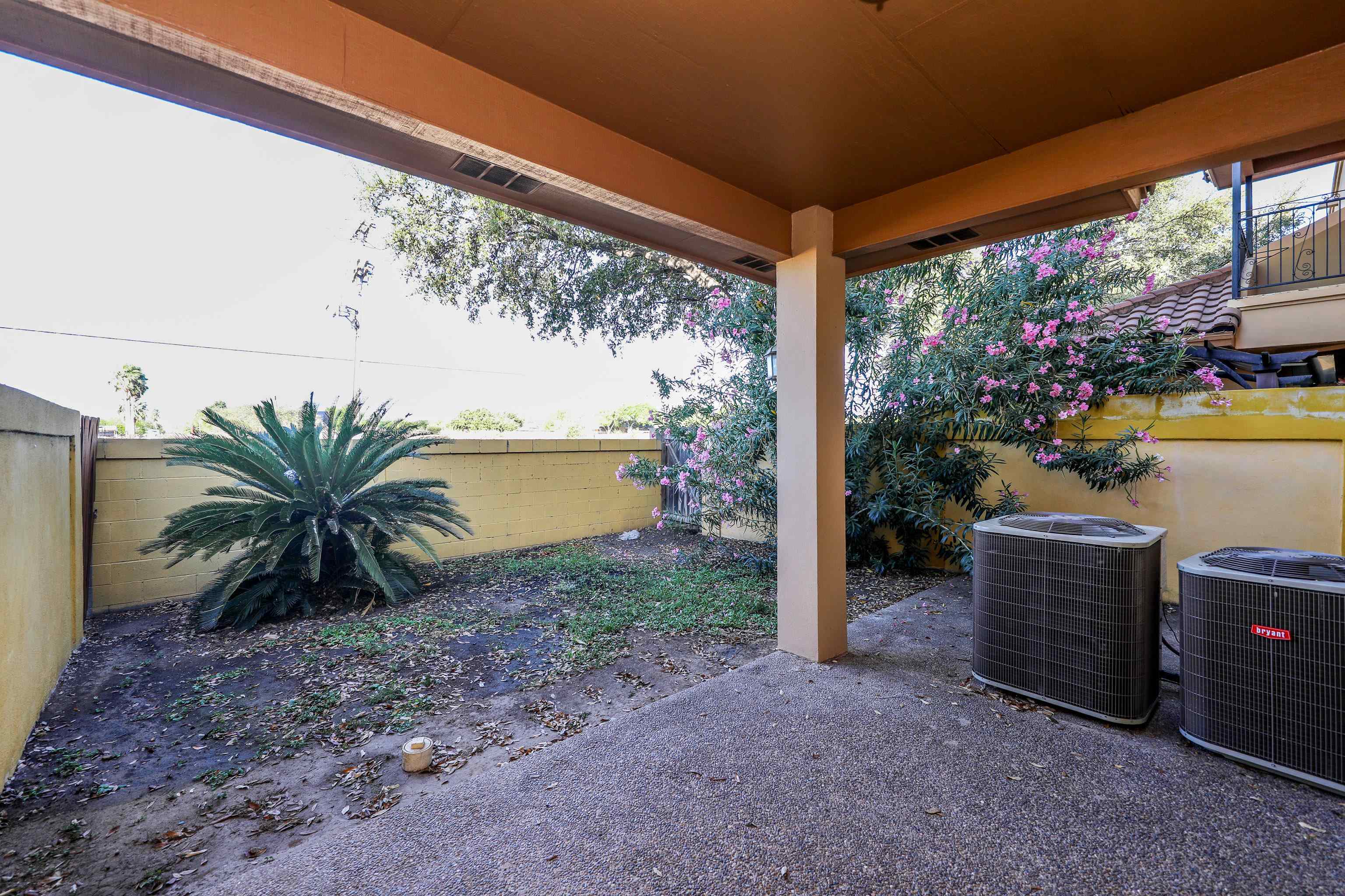 707 St James Dr Unit: 105