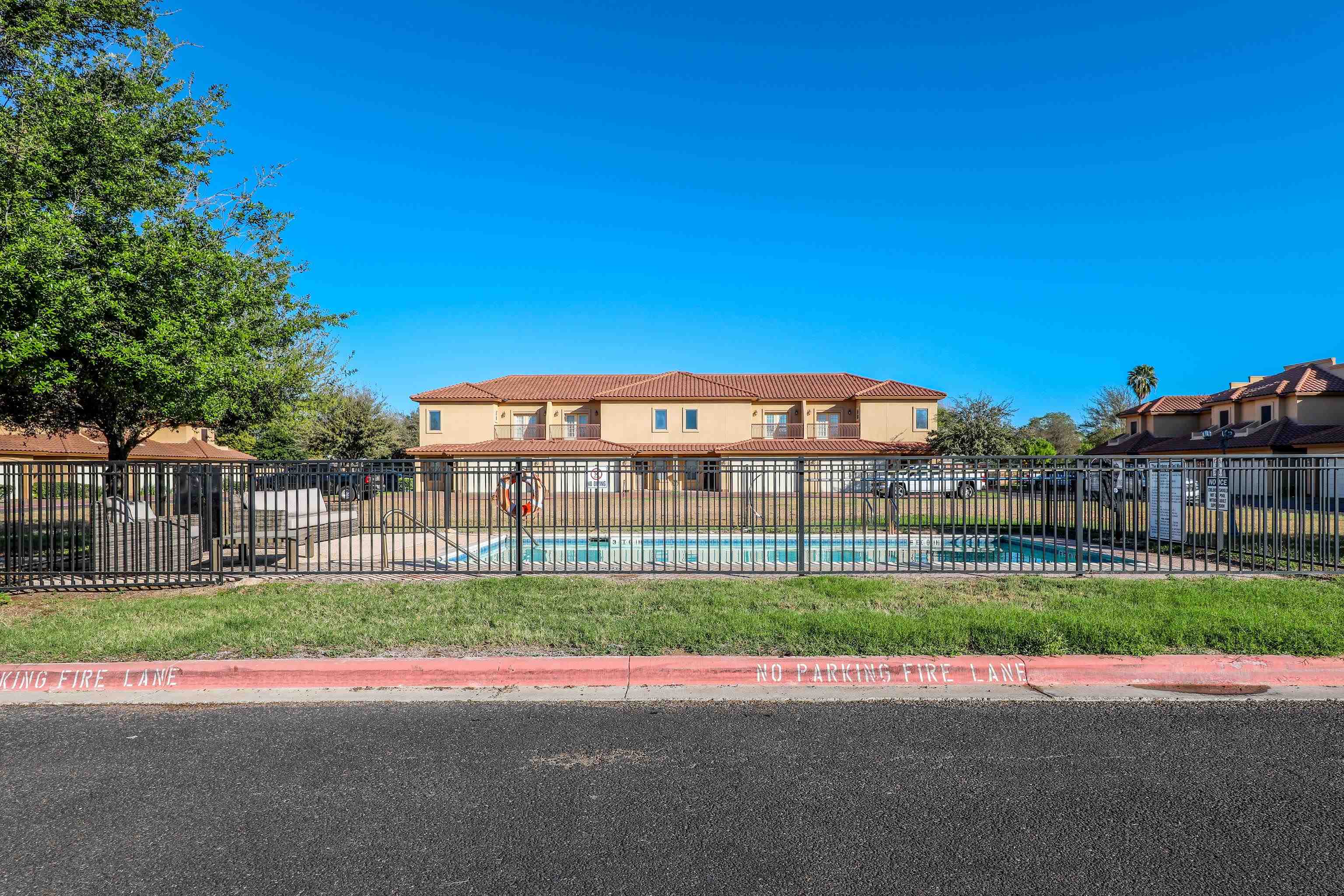 707 St James Dr Unit: 105