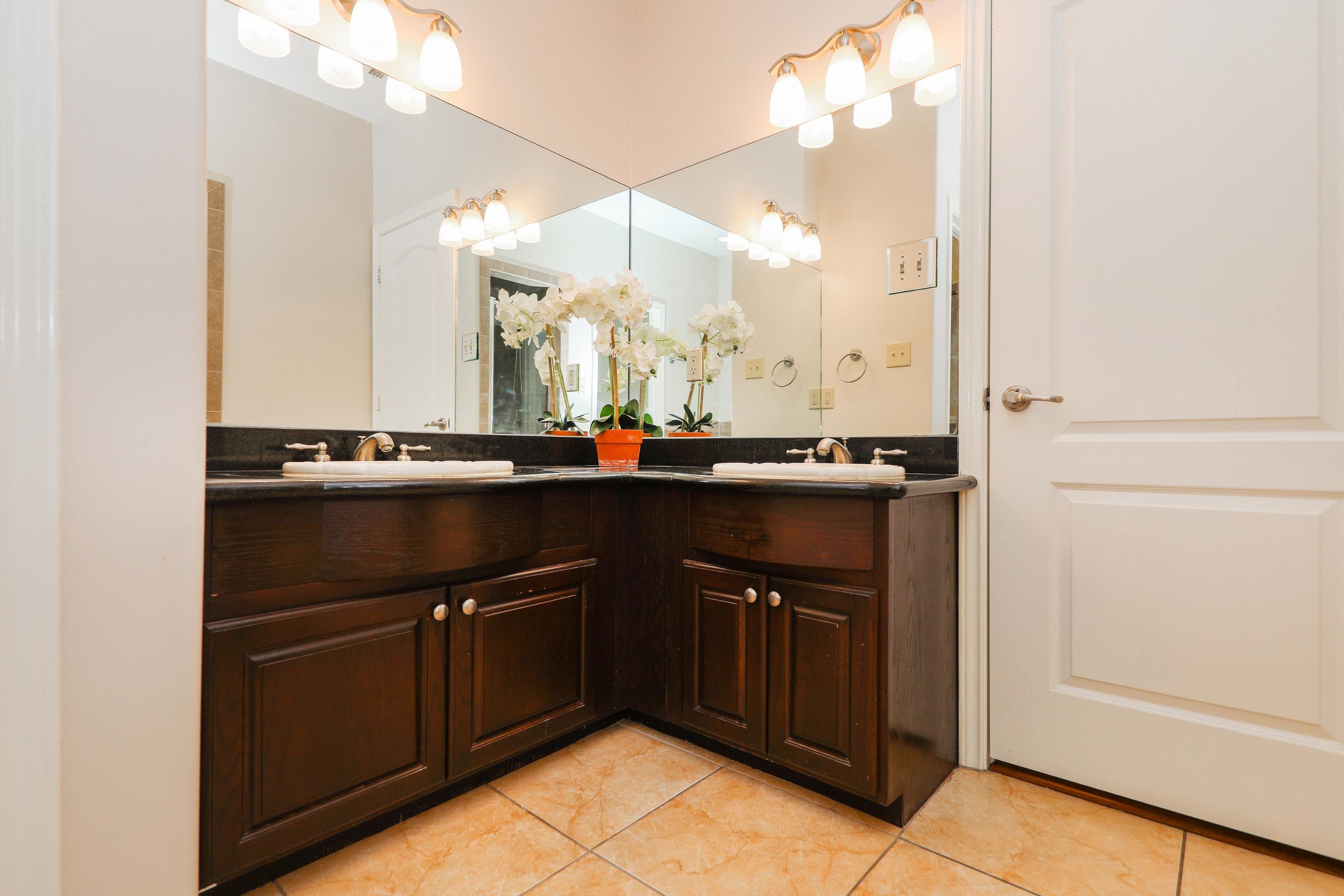 707 St James Dr Unit: 105