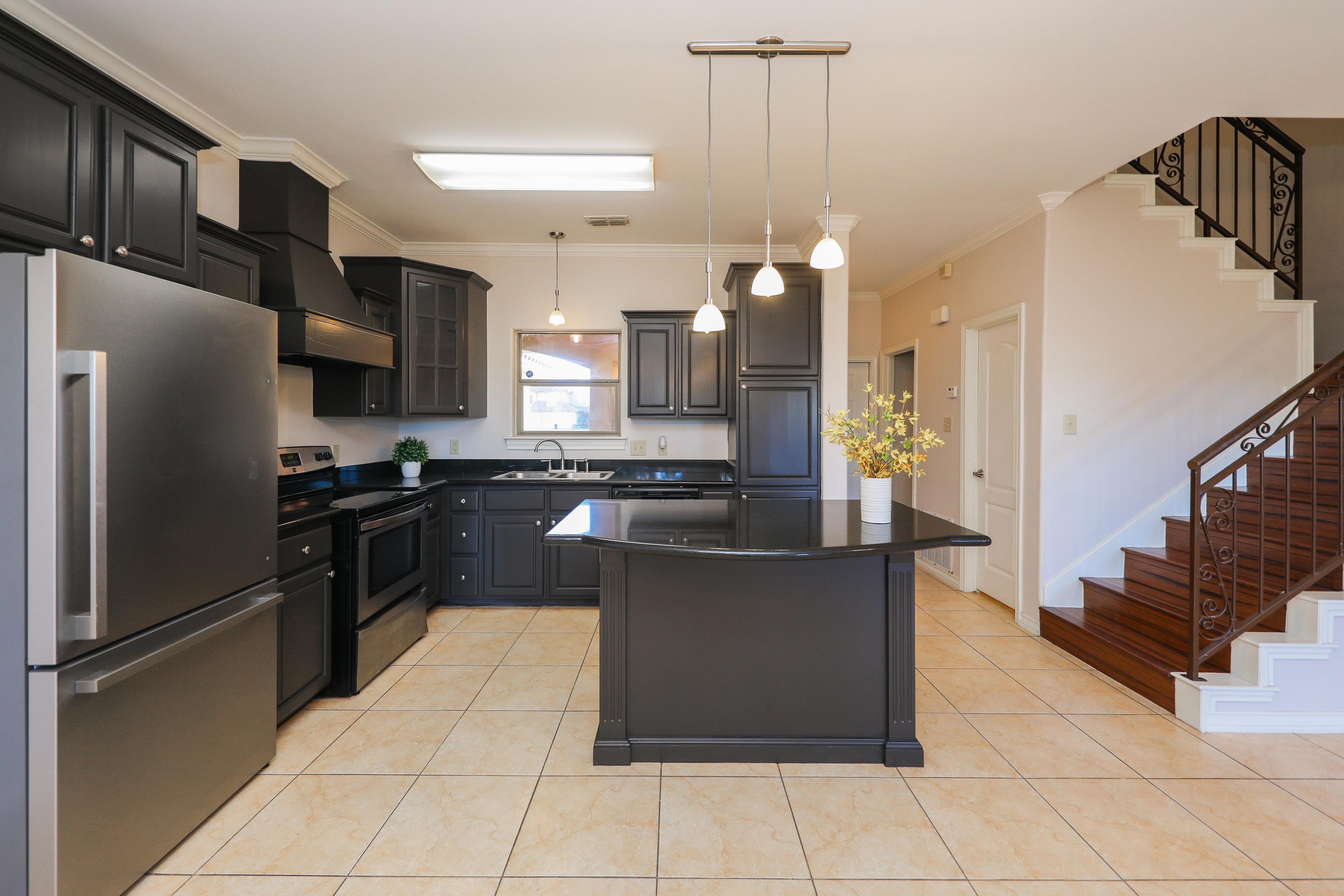 707 St James Dr Unit: 105