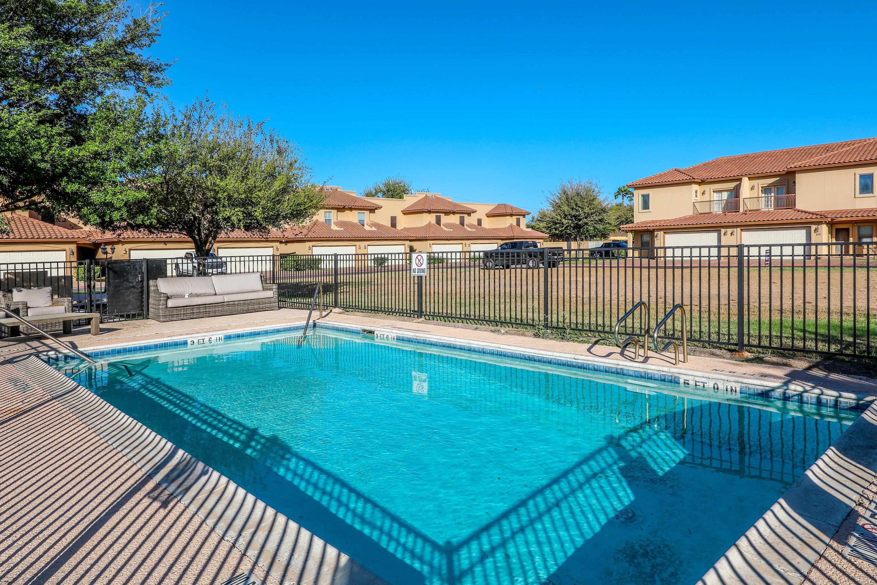 707 St James Dr Unit: 105