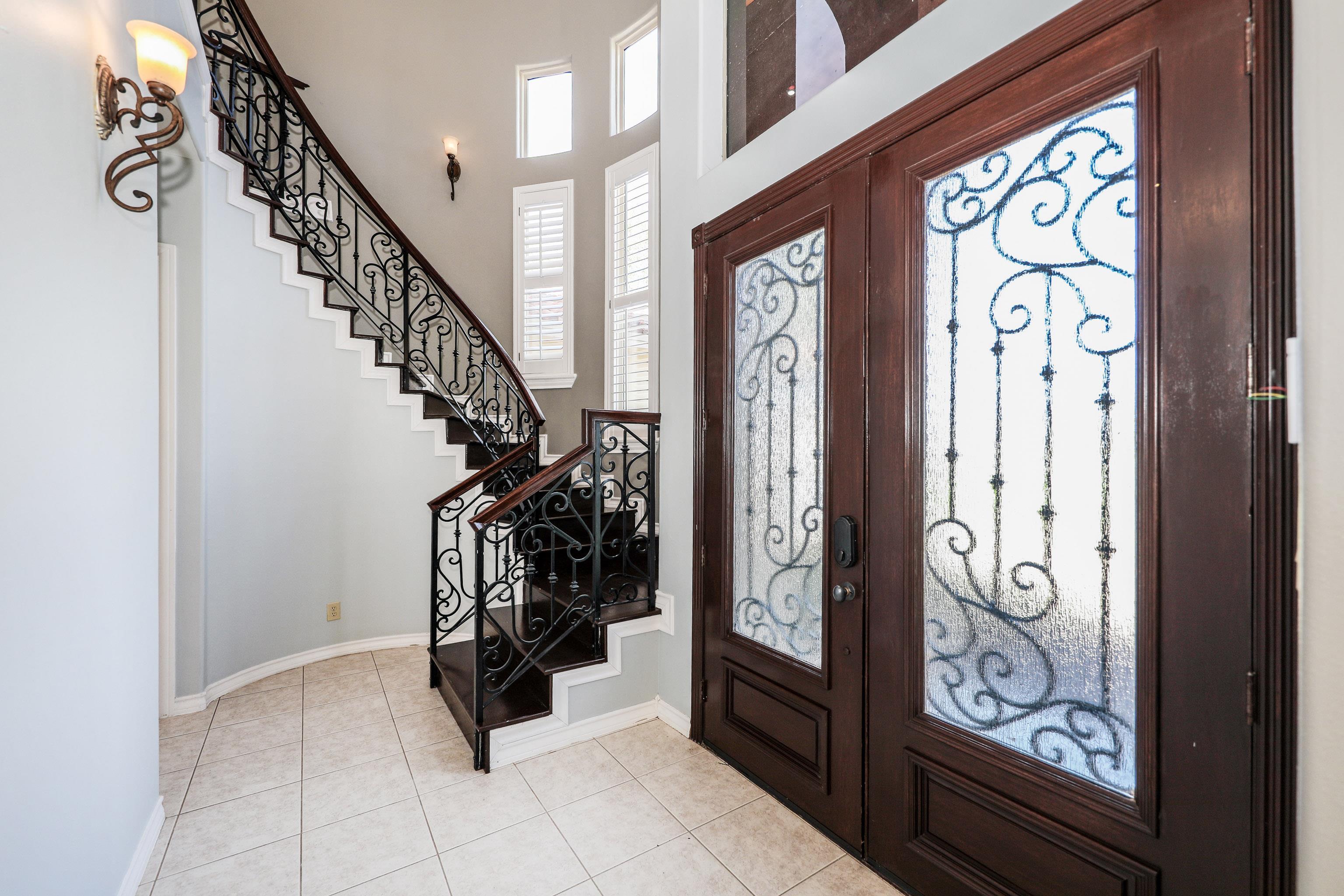 319 Lake Carnegie Ct.