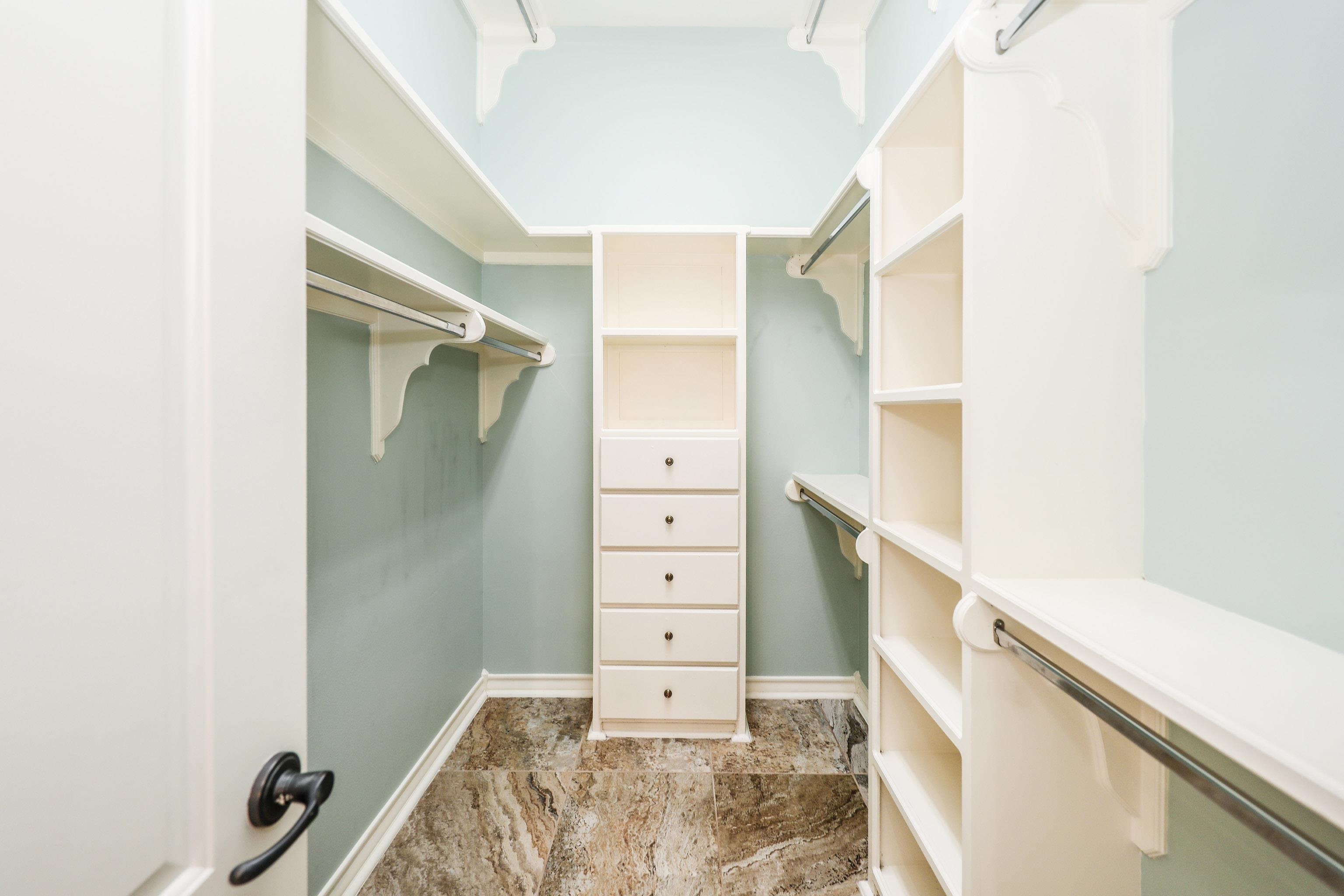 319 Lake Carnegie Ct.