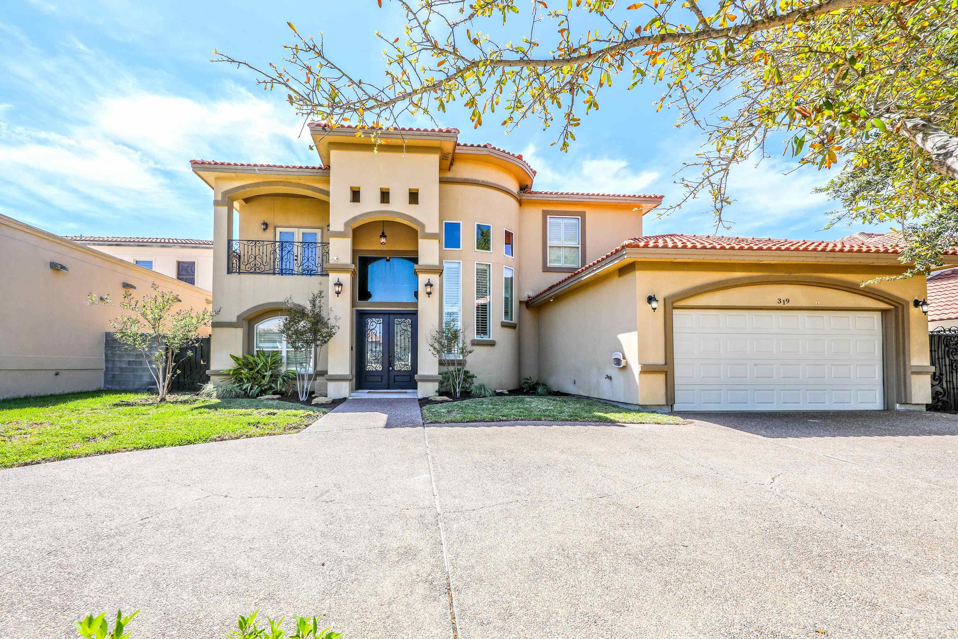 319 Lake Carnegie Ct.