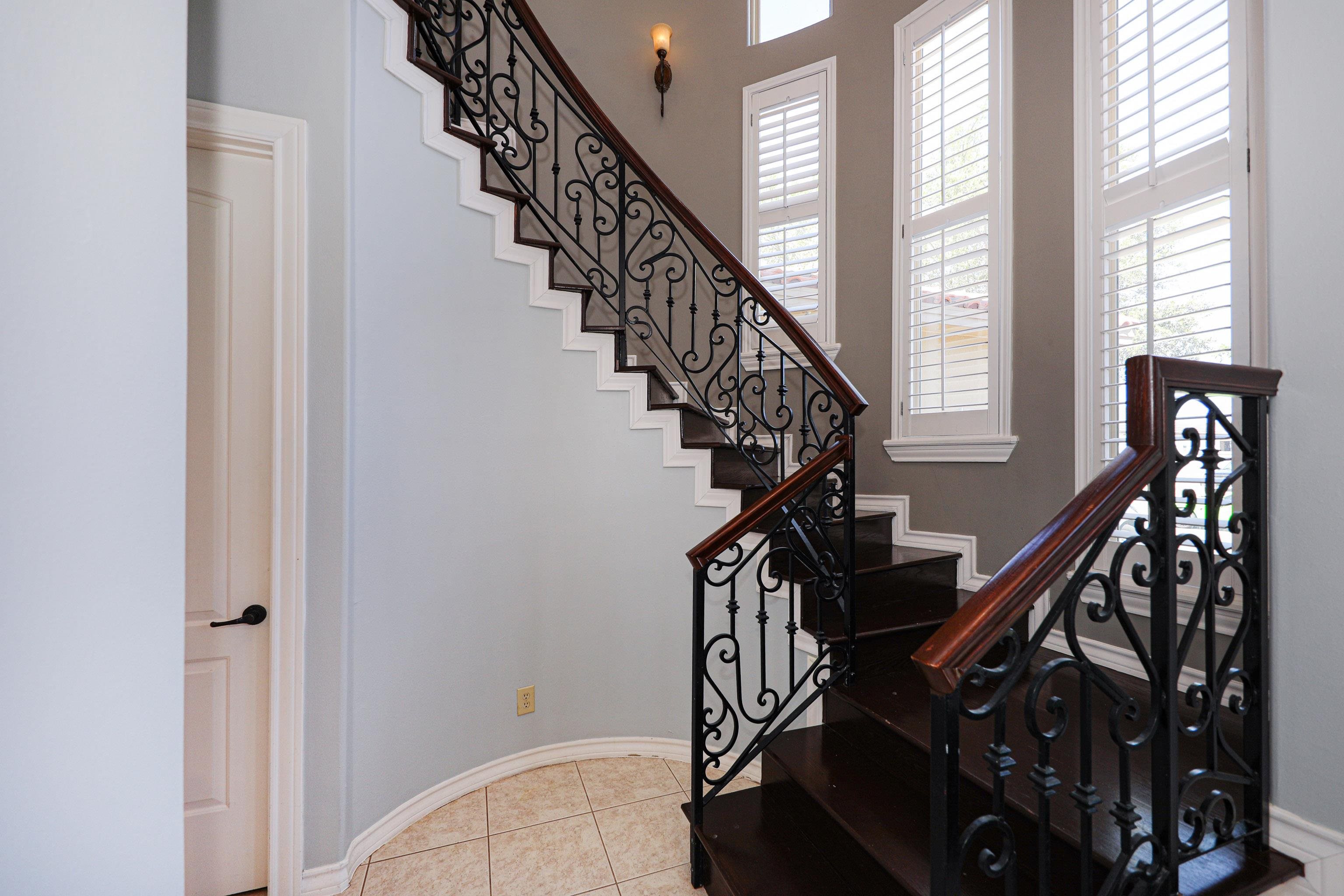 319 Lake Carnegie Ct.