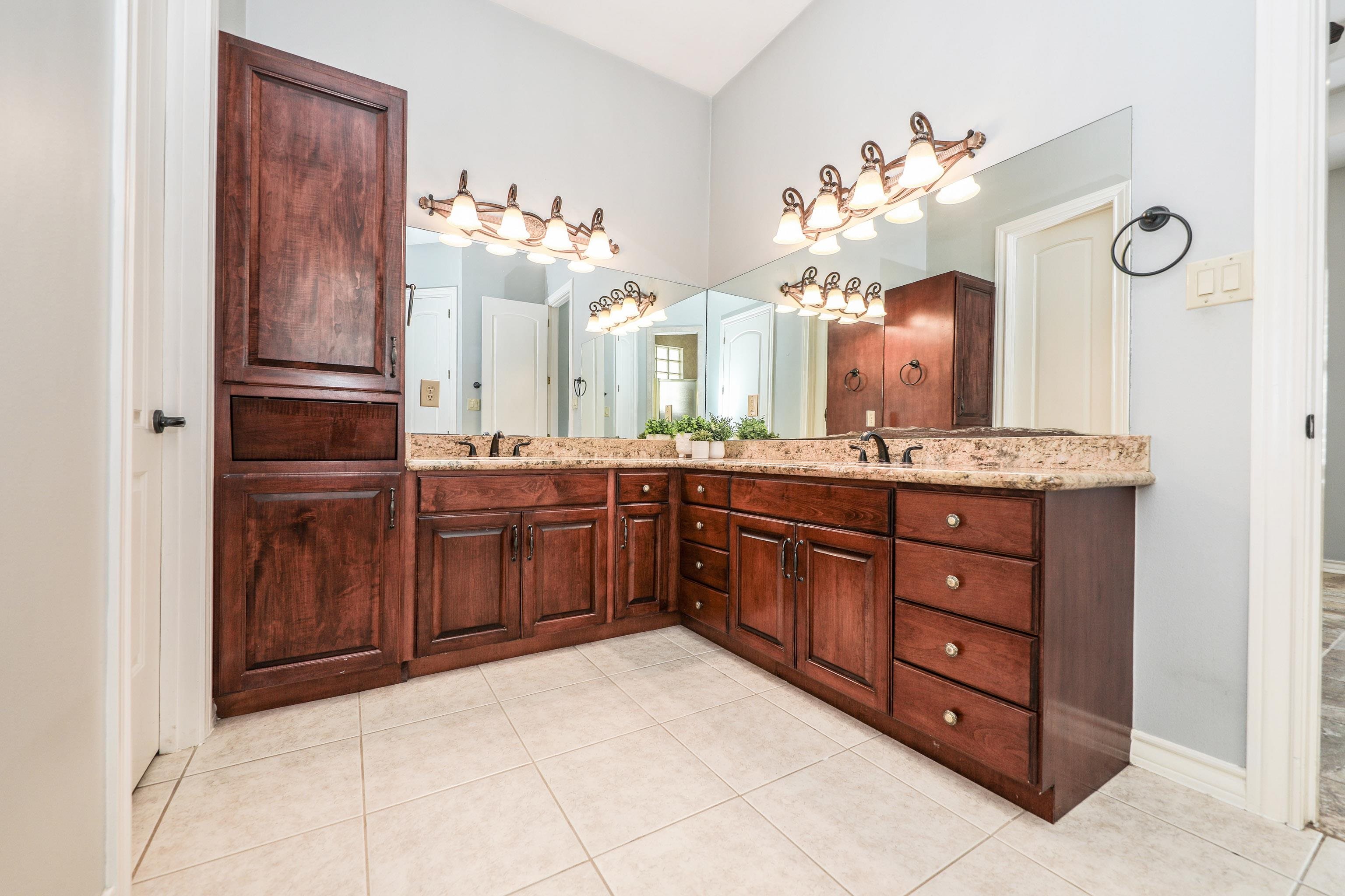 319 Lake Carnegie Ct.