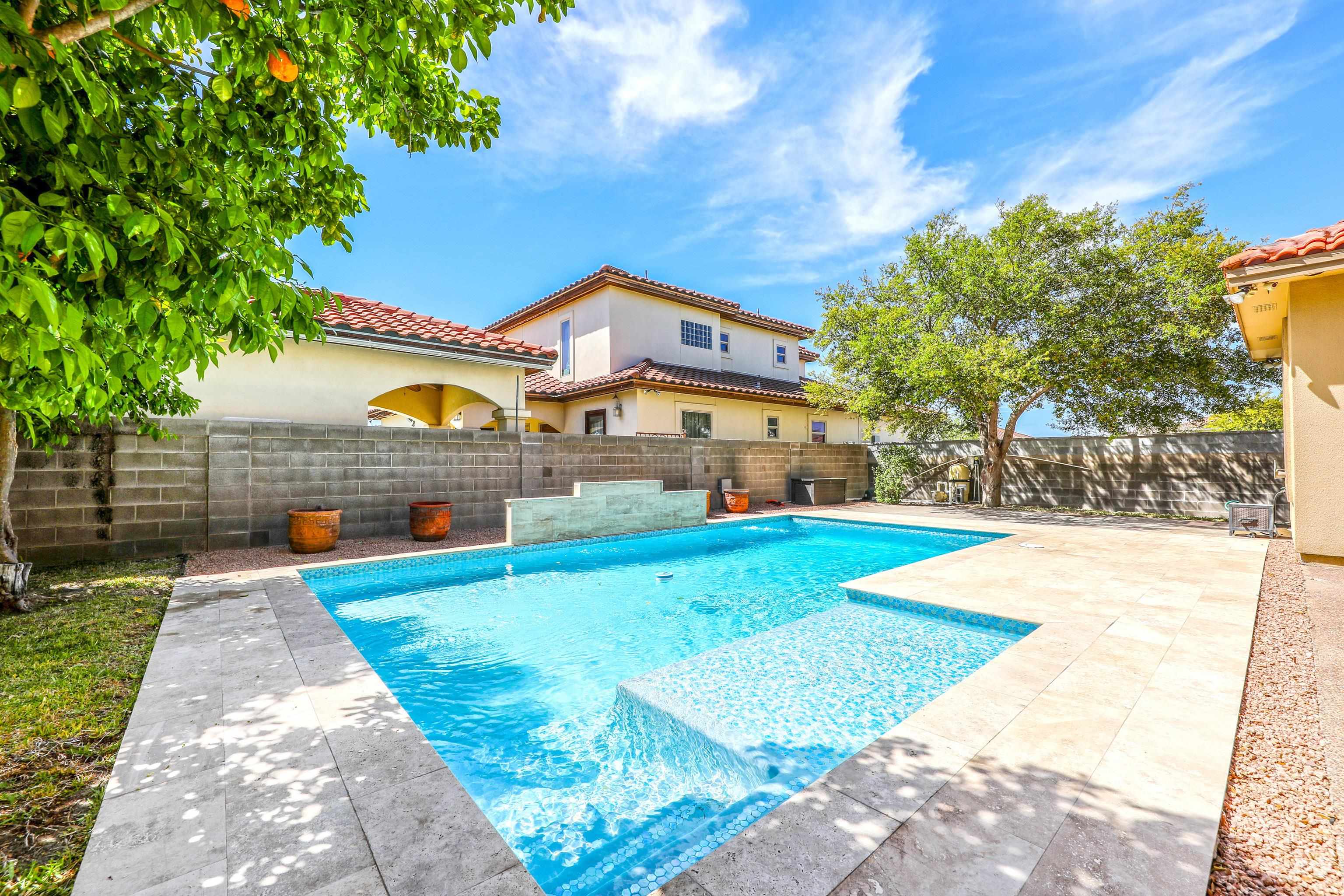 319 Lake Carnegie Ct.