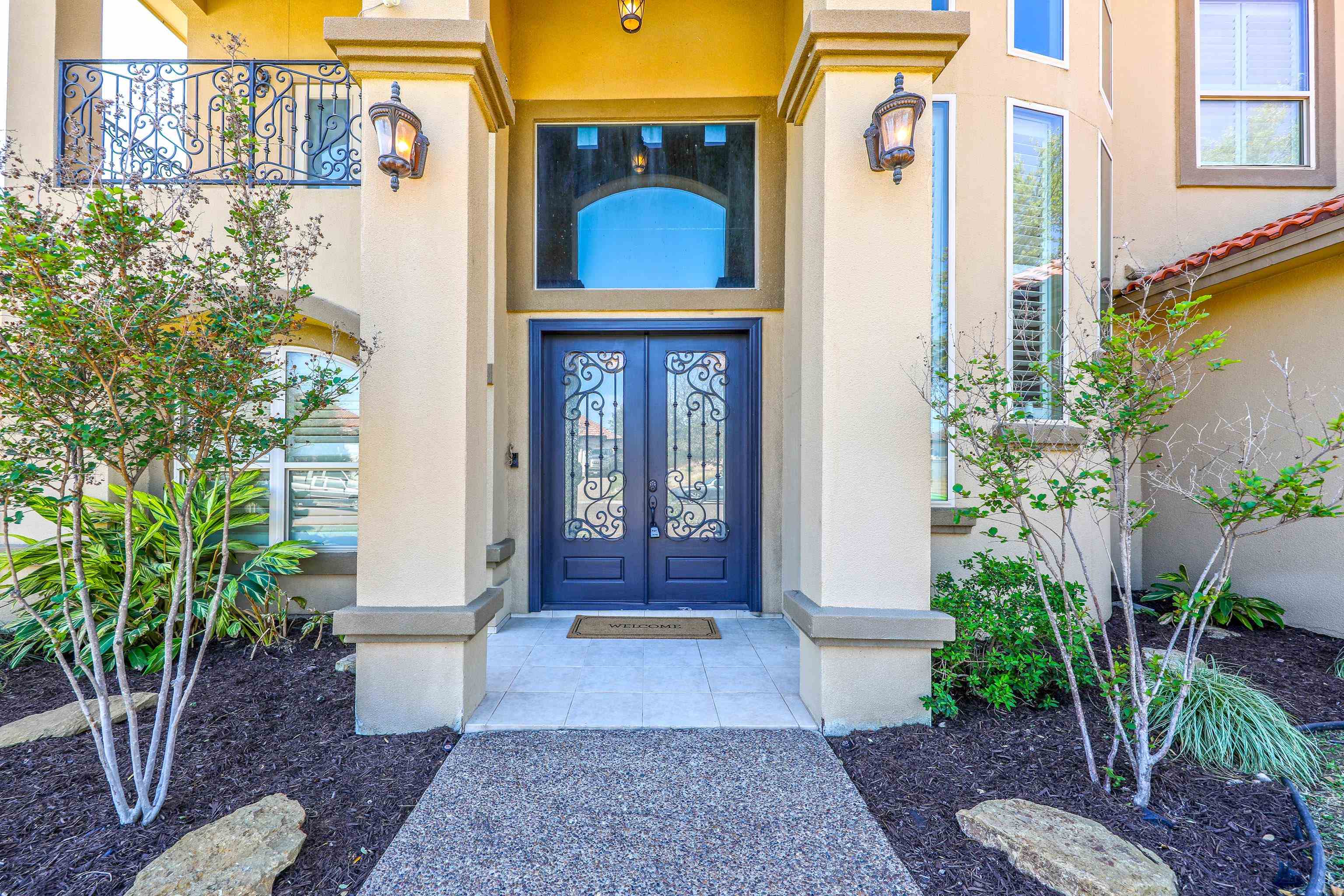 319 Lake Carnegie Ct.