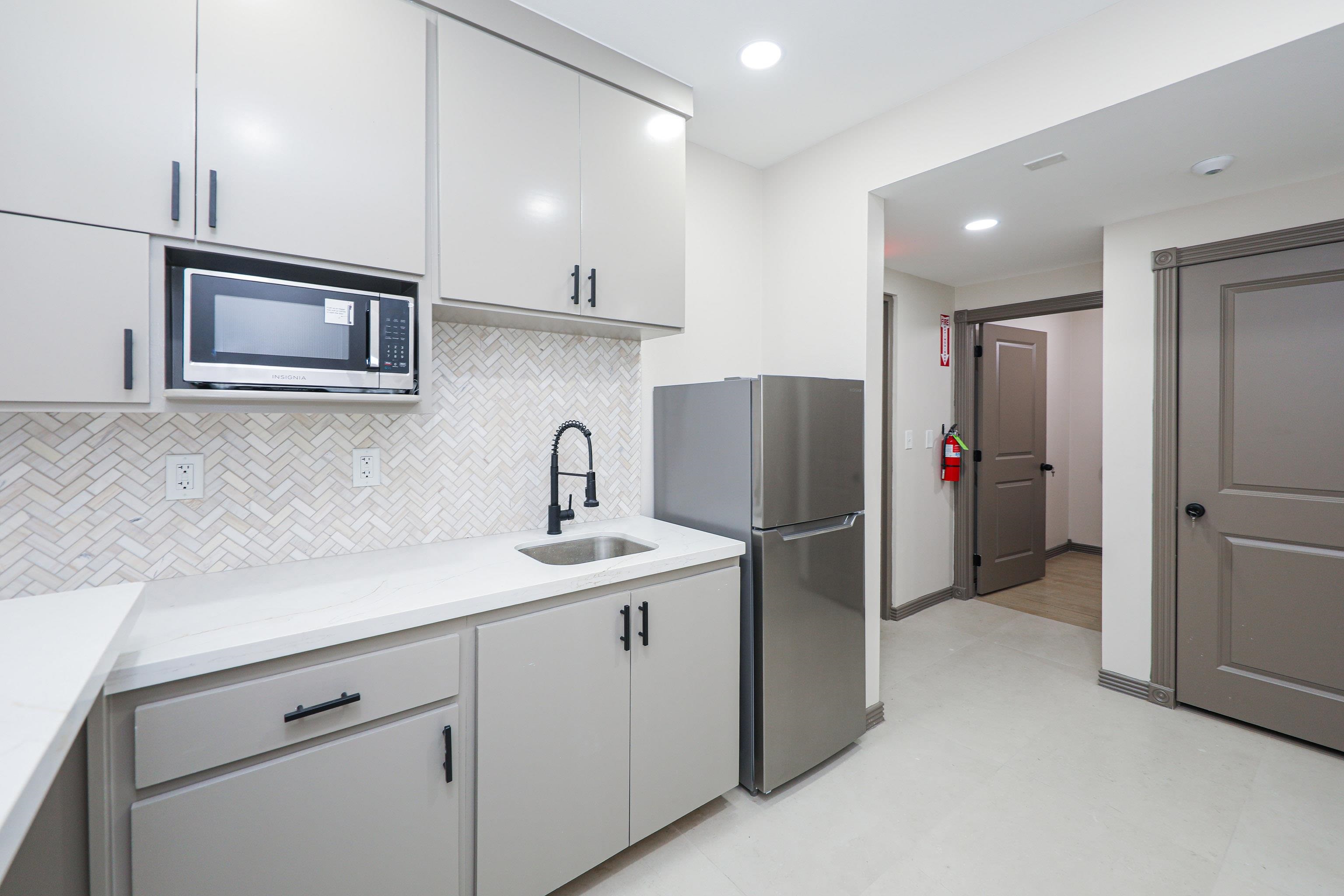 104 E Calton Rd Unit: 108E