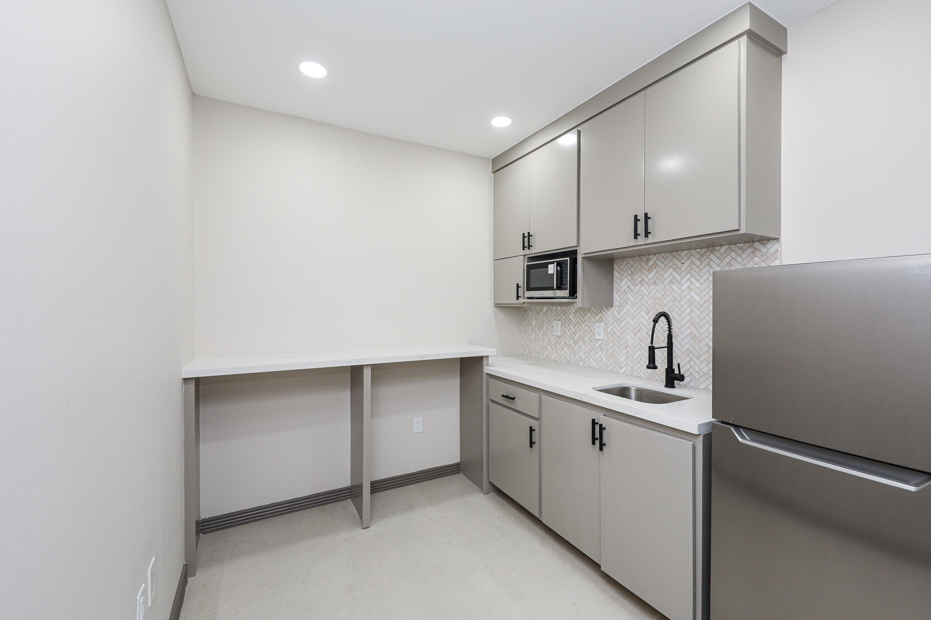 104 E Calton Rd Unit: 108E