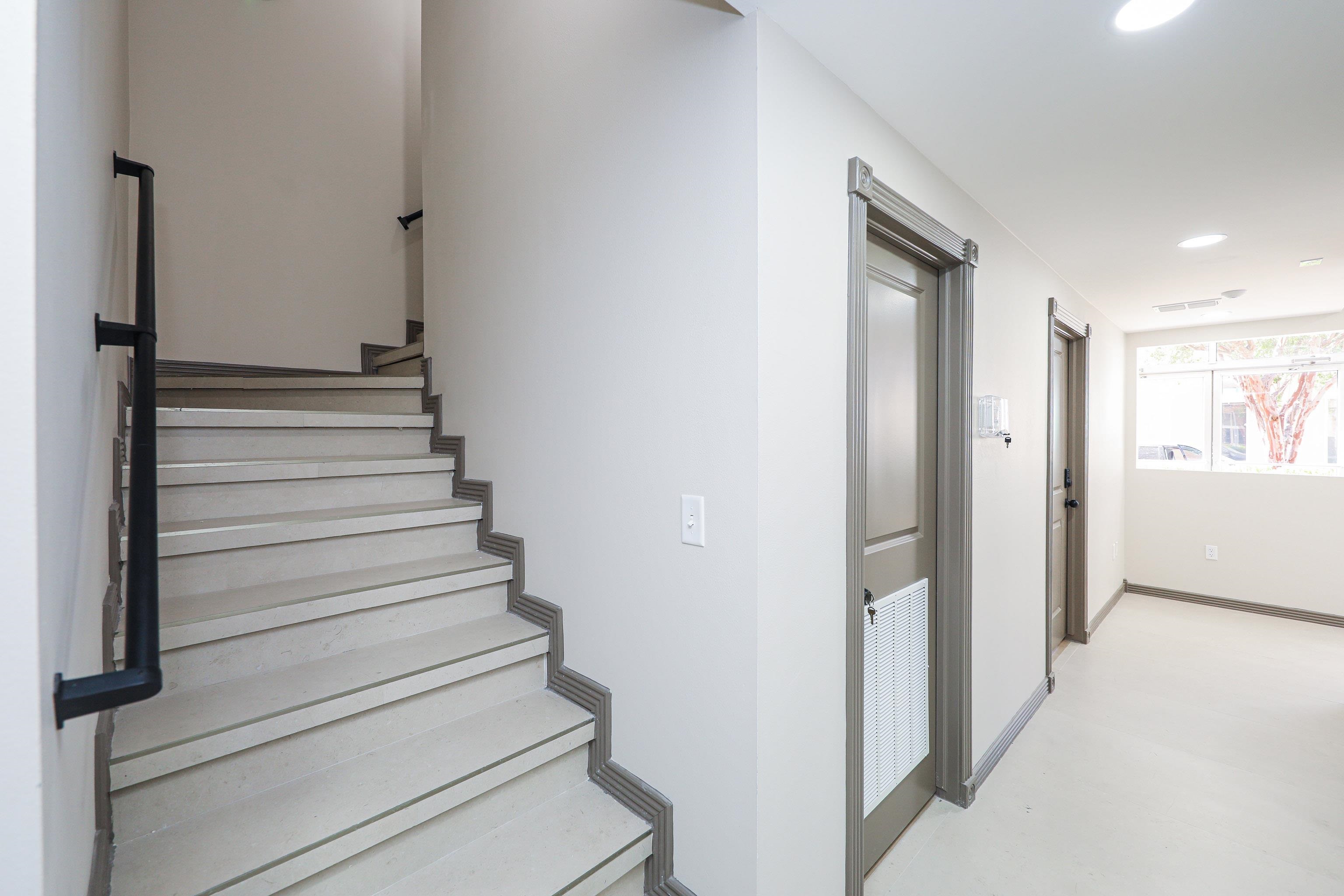 104 E Calton Rd Unit: 108E