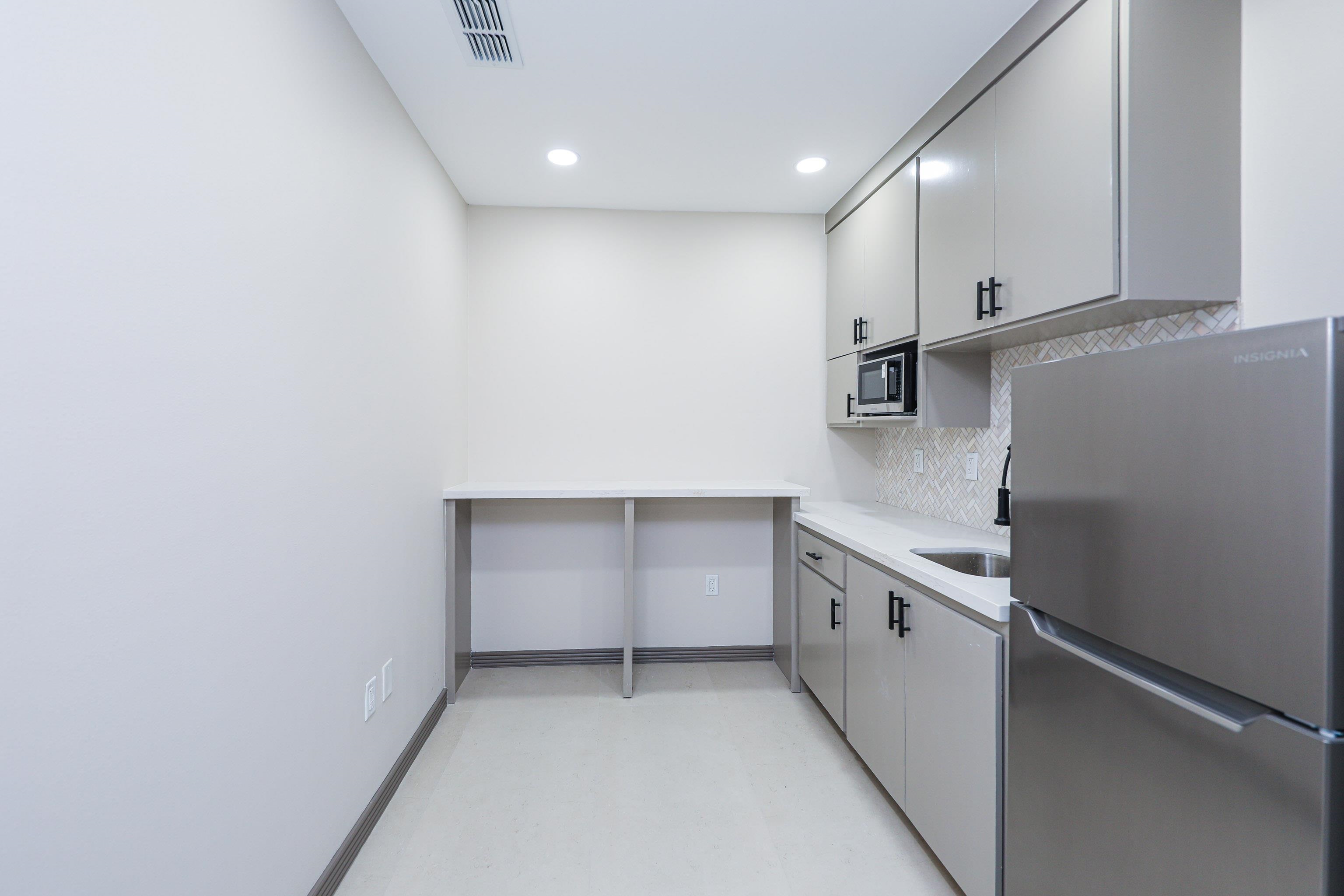 104 E Calton Rd Unit: 108E