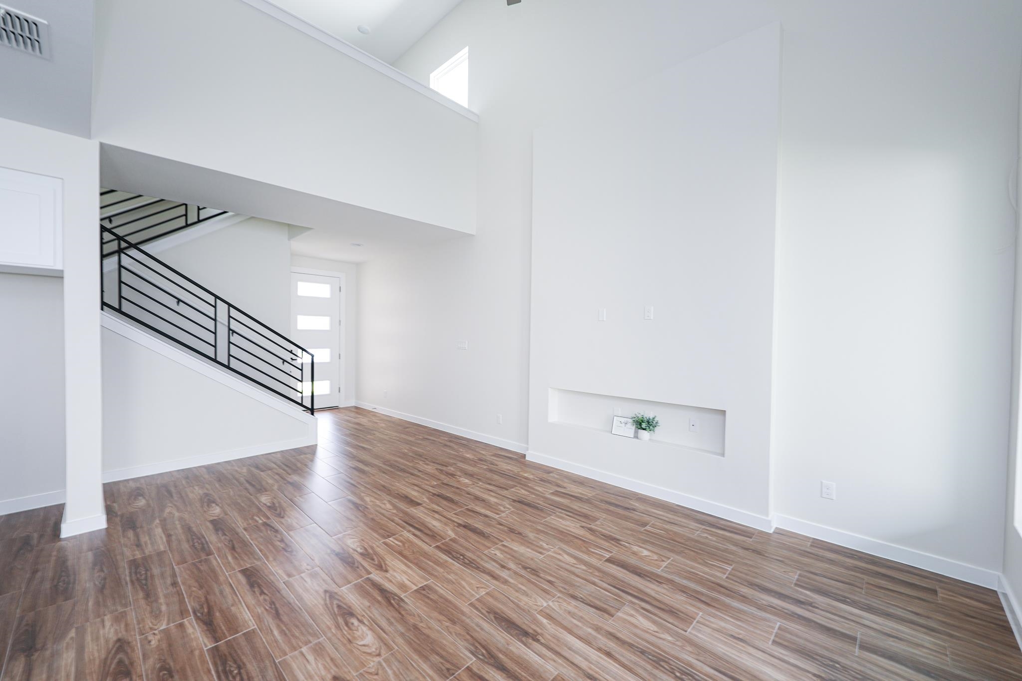 7525 Cresta Bella Street