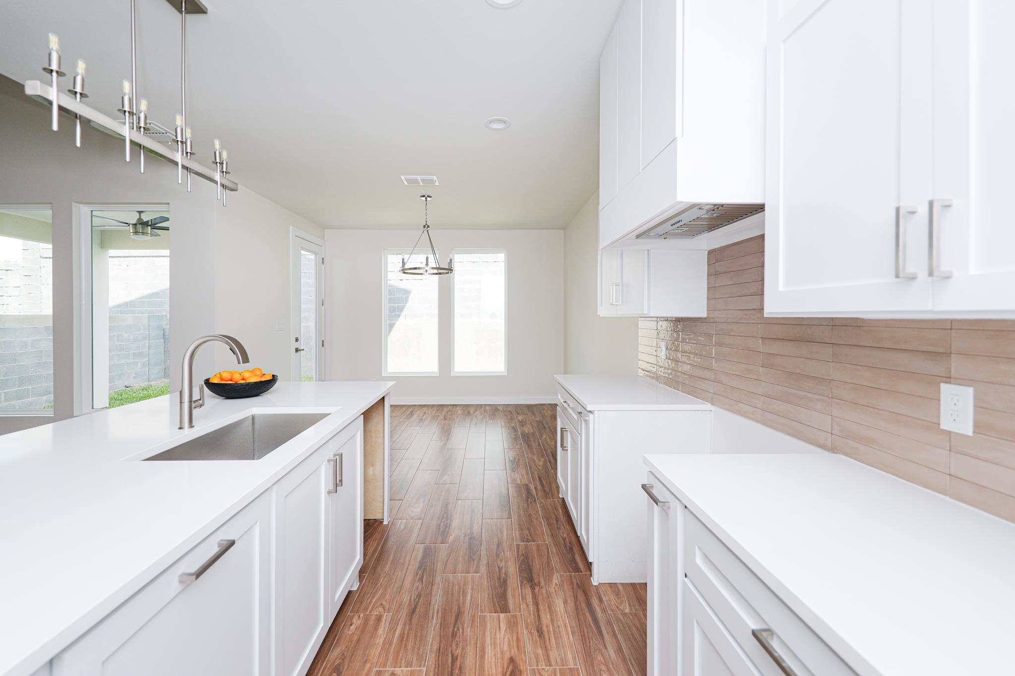 7525 Cresta Bella Street