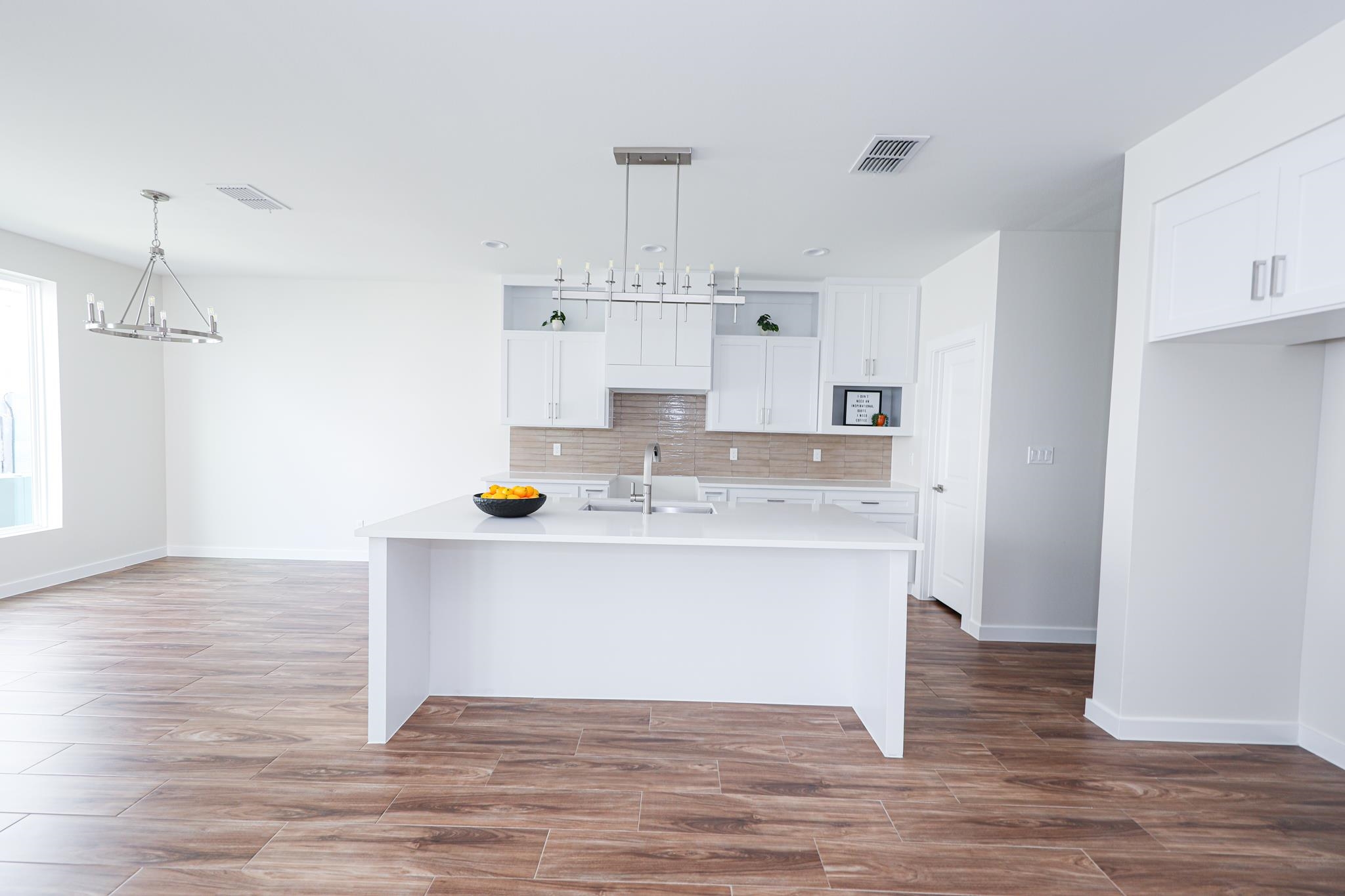 7525 Cresta Bella Street