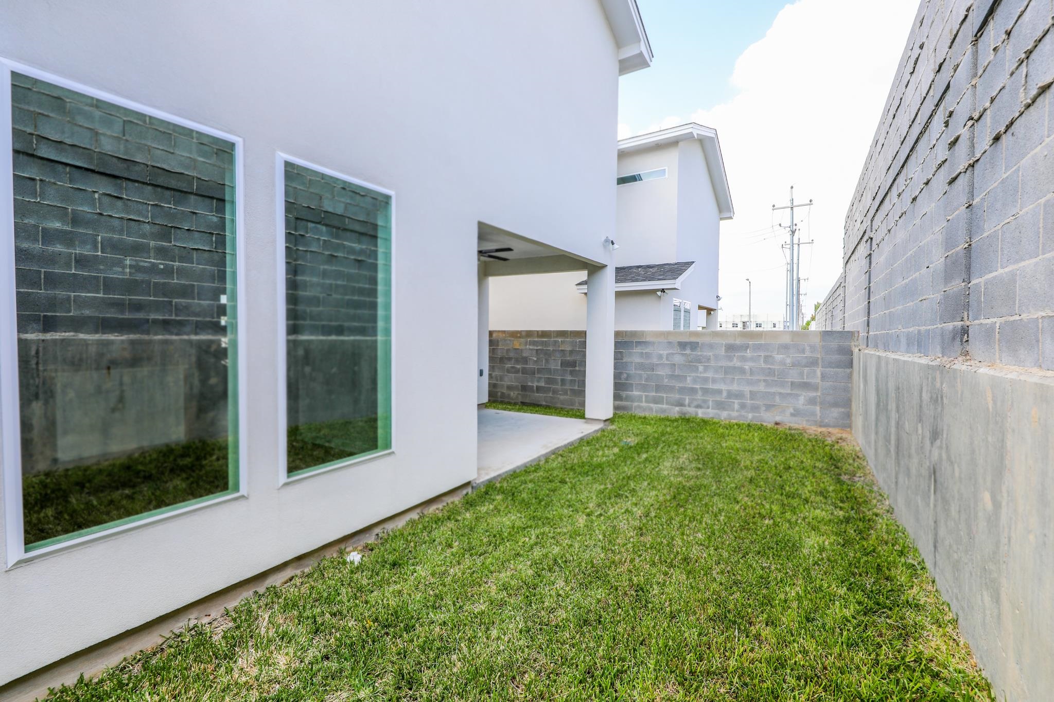 7525 Cresta Bella Street