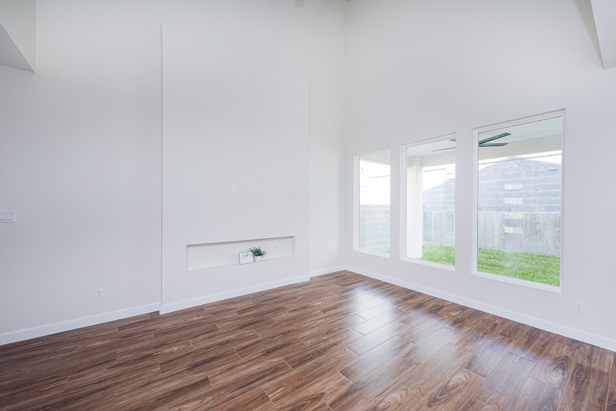 7525 Cresta Bella Street