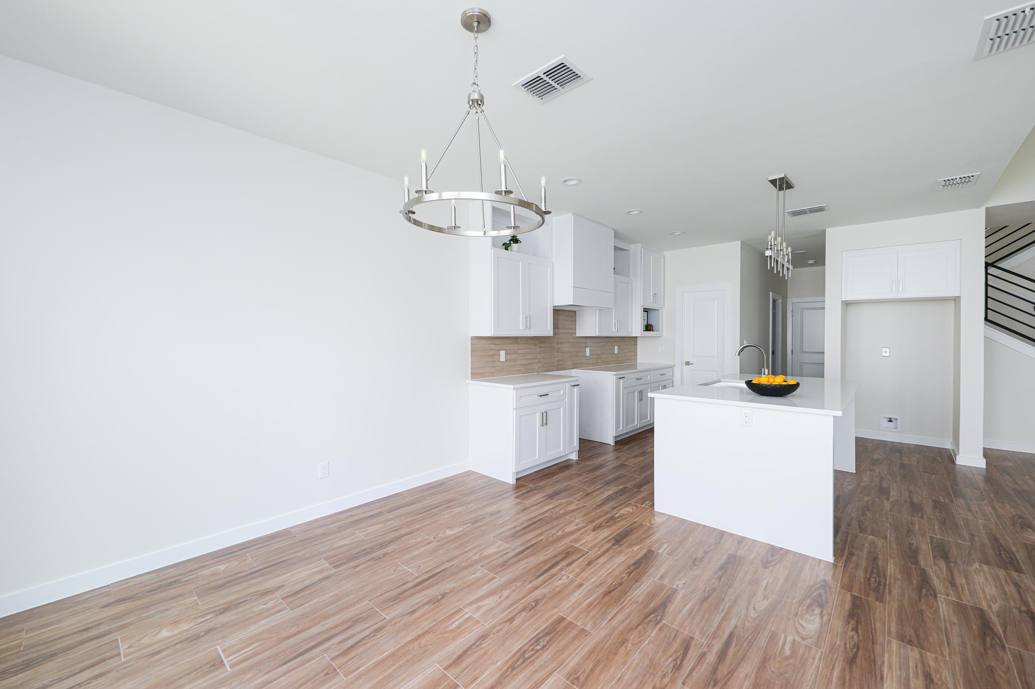 7525 Cresta Bella Street