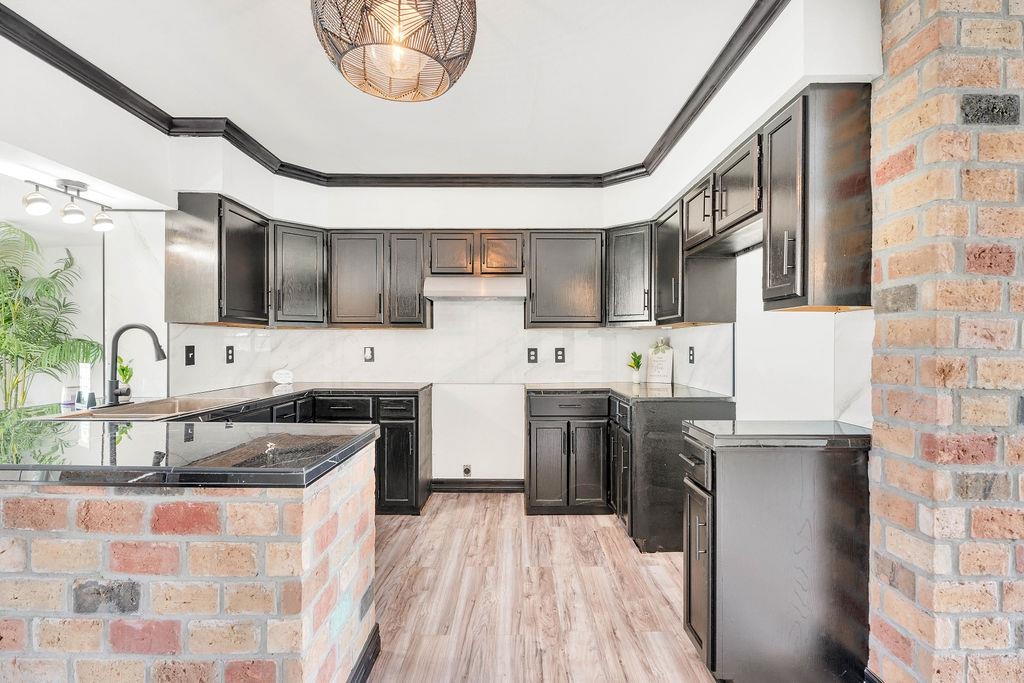 1902 Carla St