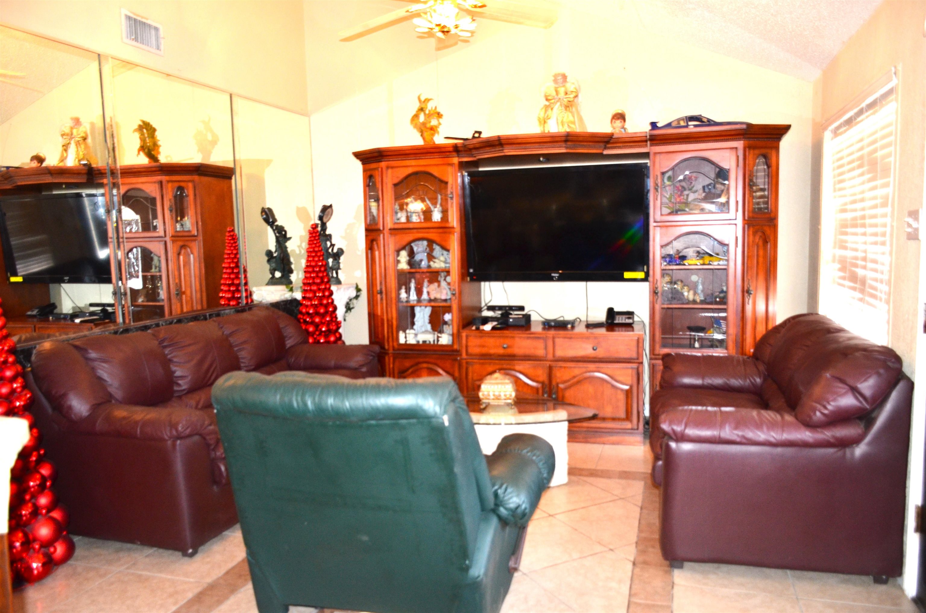 133 Los Fresnos Lp