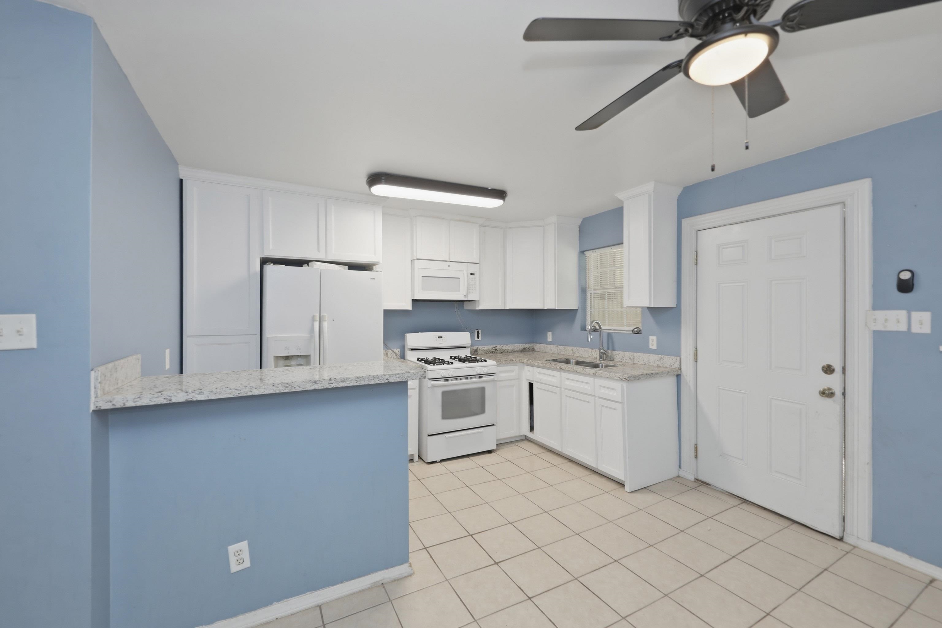 2811 Lee Ave