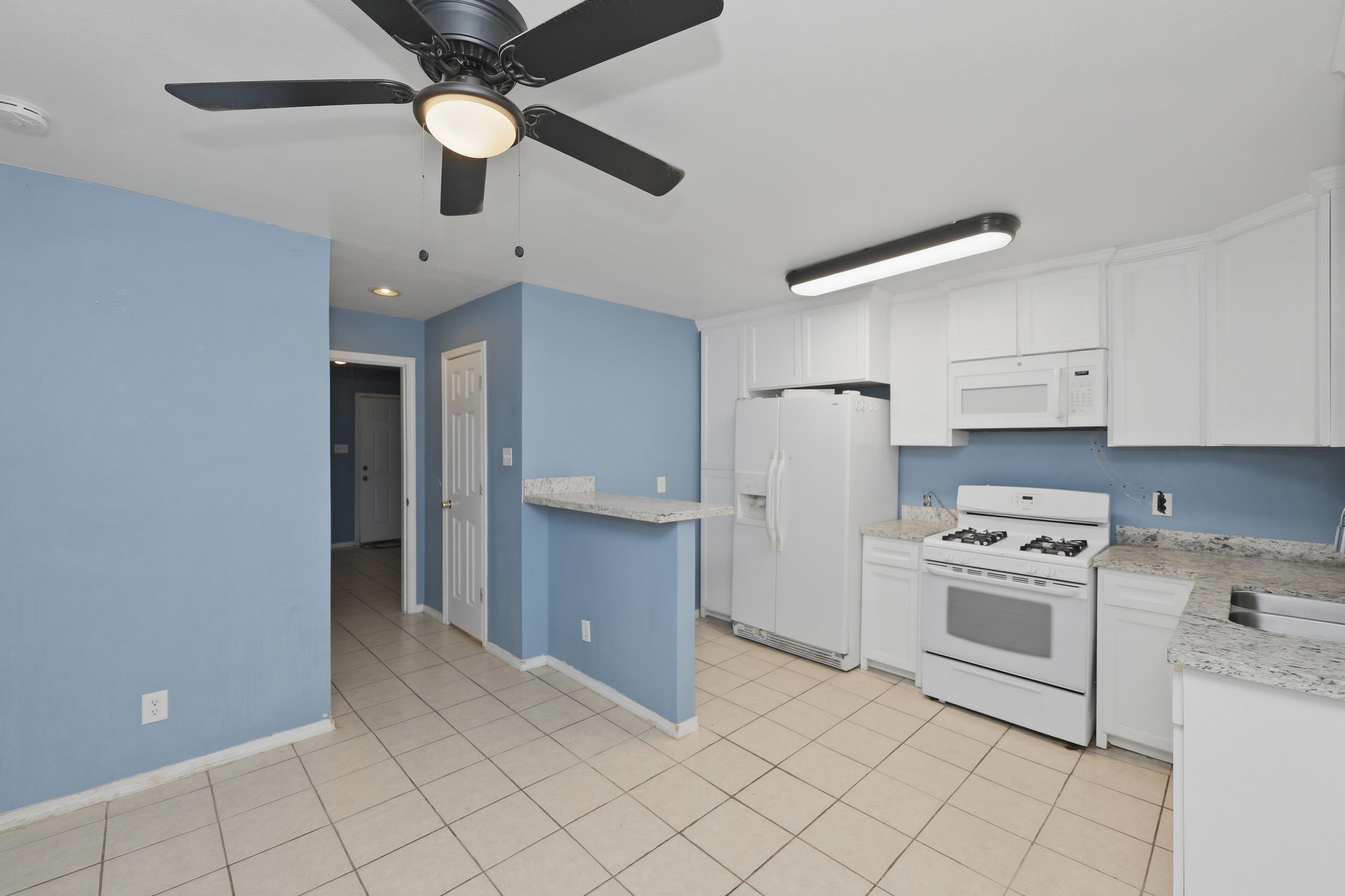 2811 Lee Ave