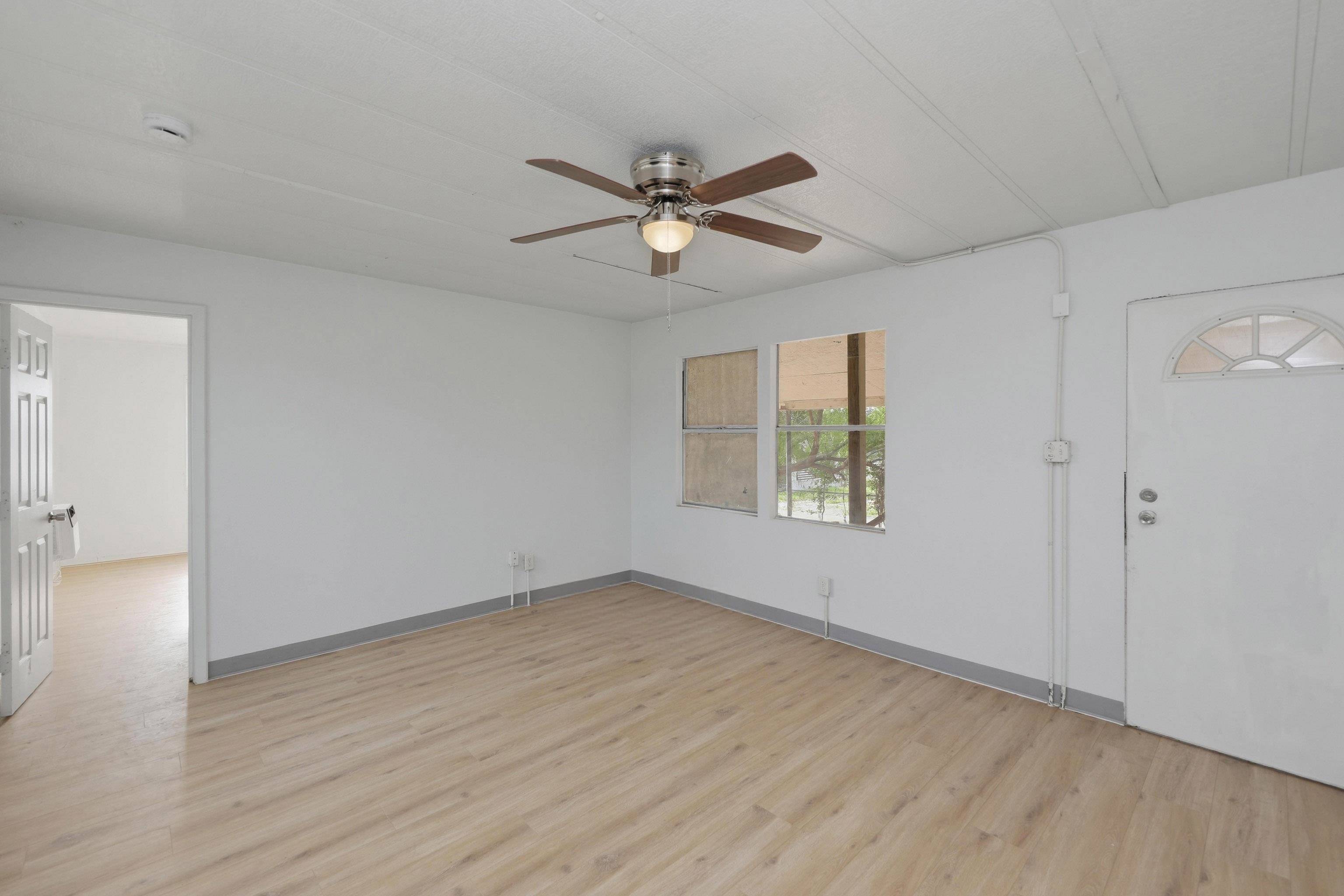 2811 Lee Ave