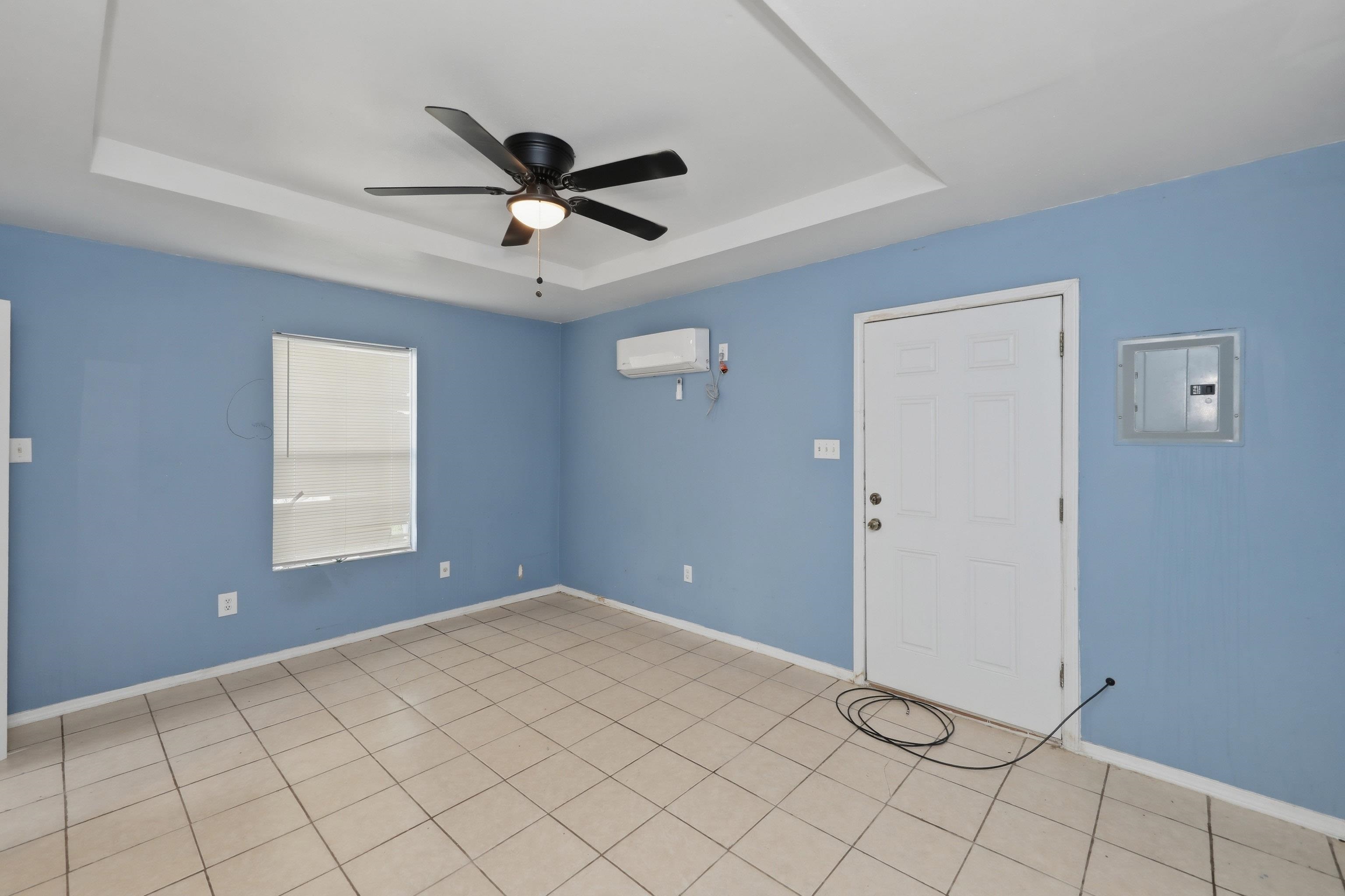 2811 Lee Ave