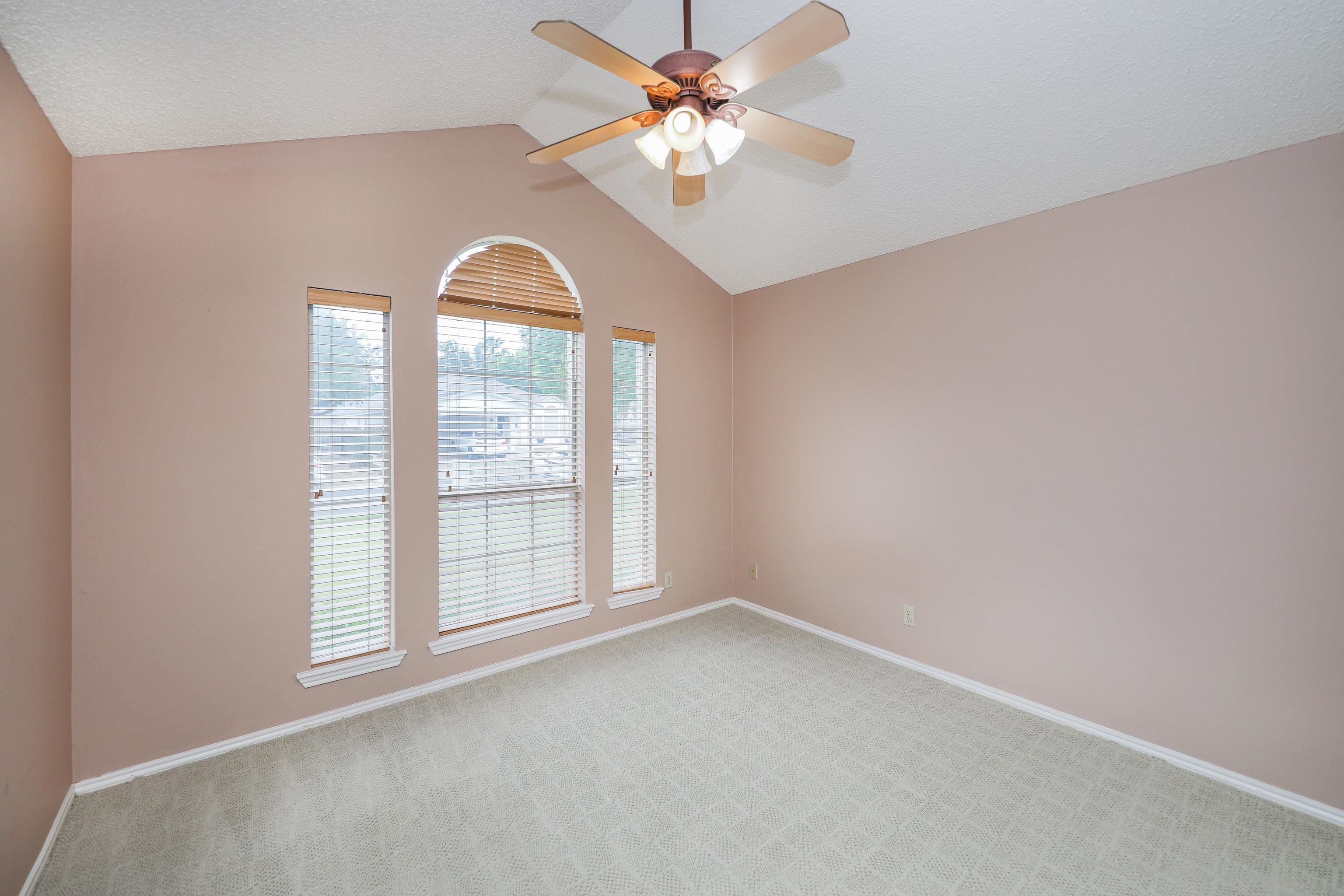 423 St Croix Dr