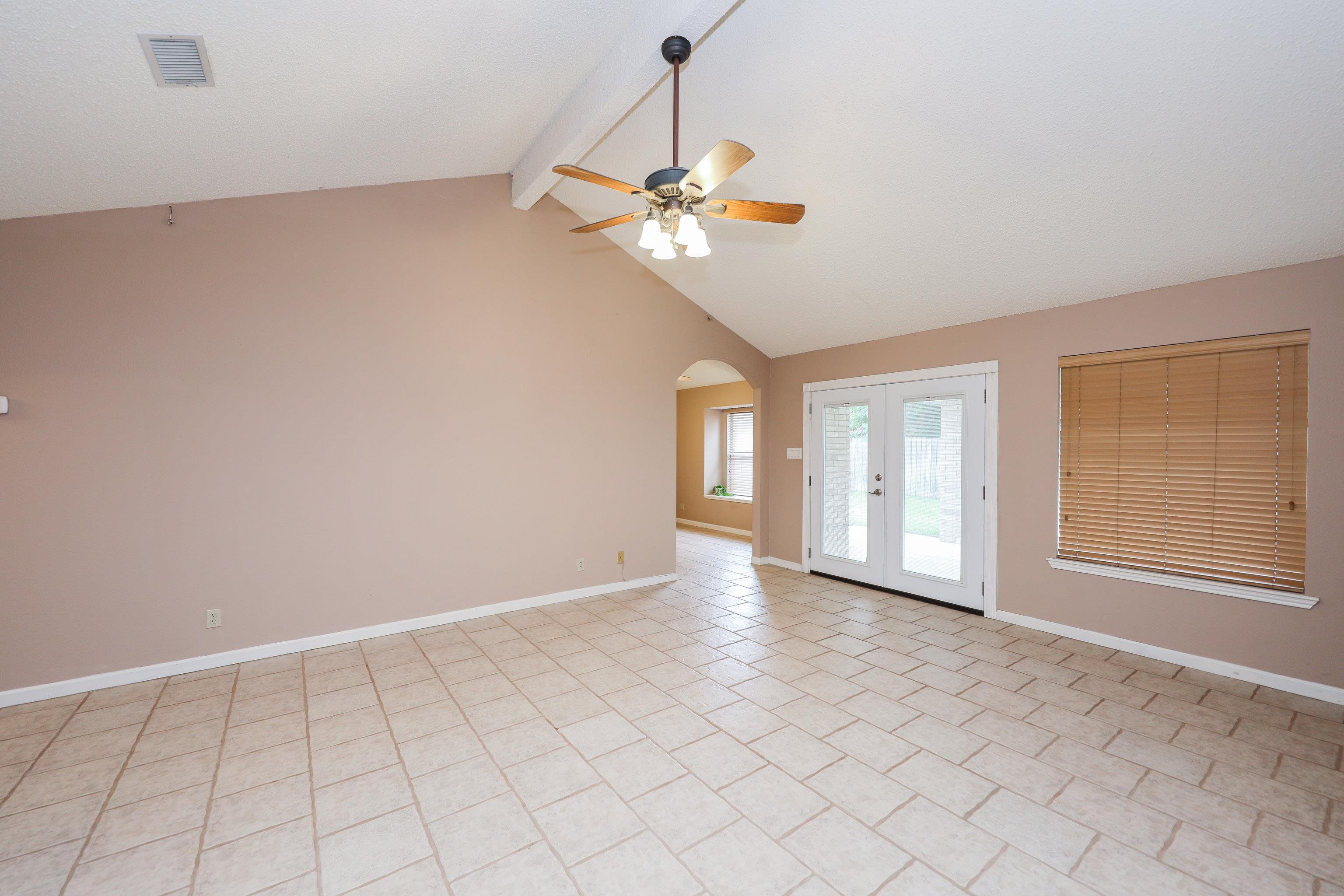 423 St Croix Dr
