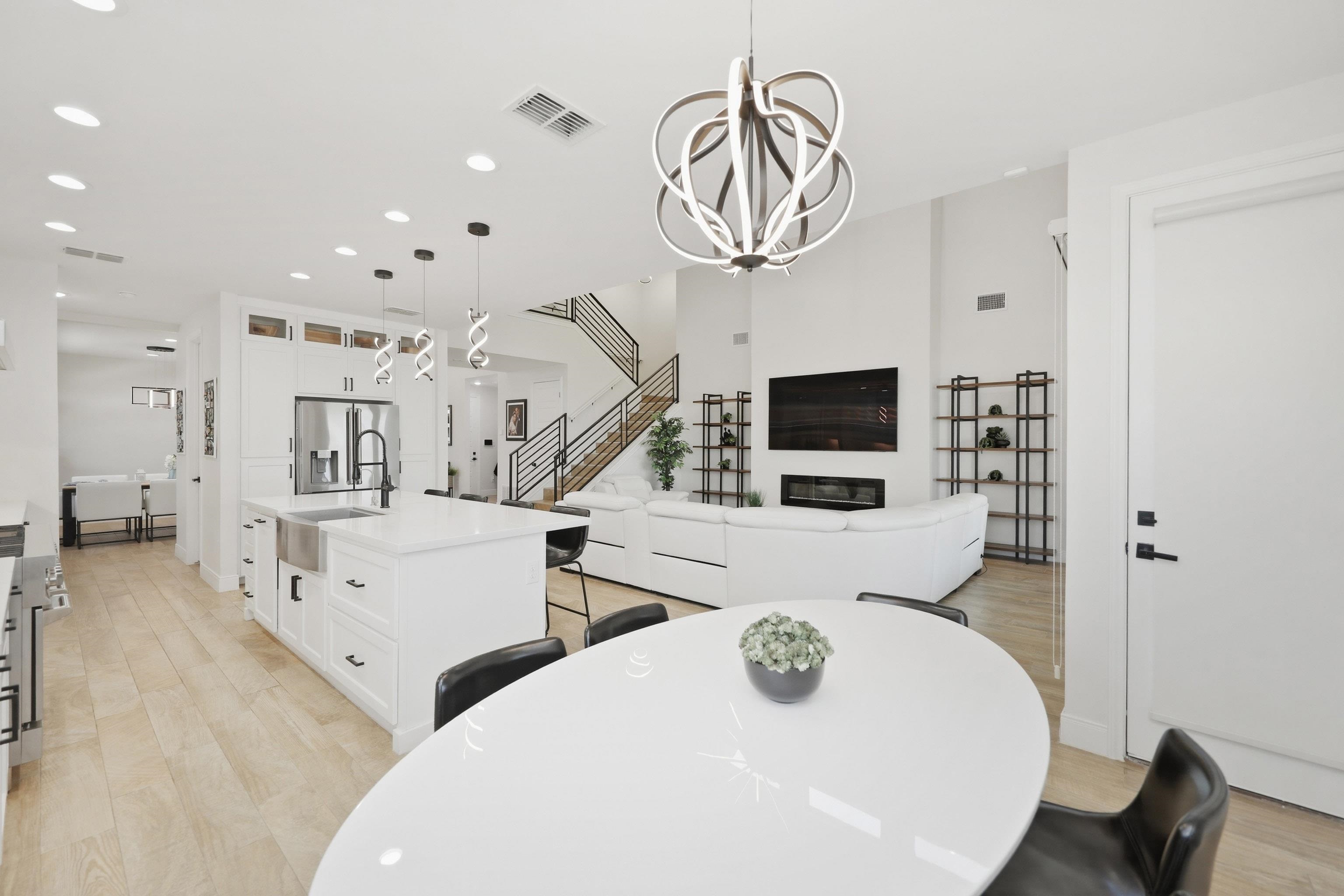 701 Ocio Dr.