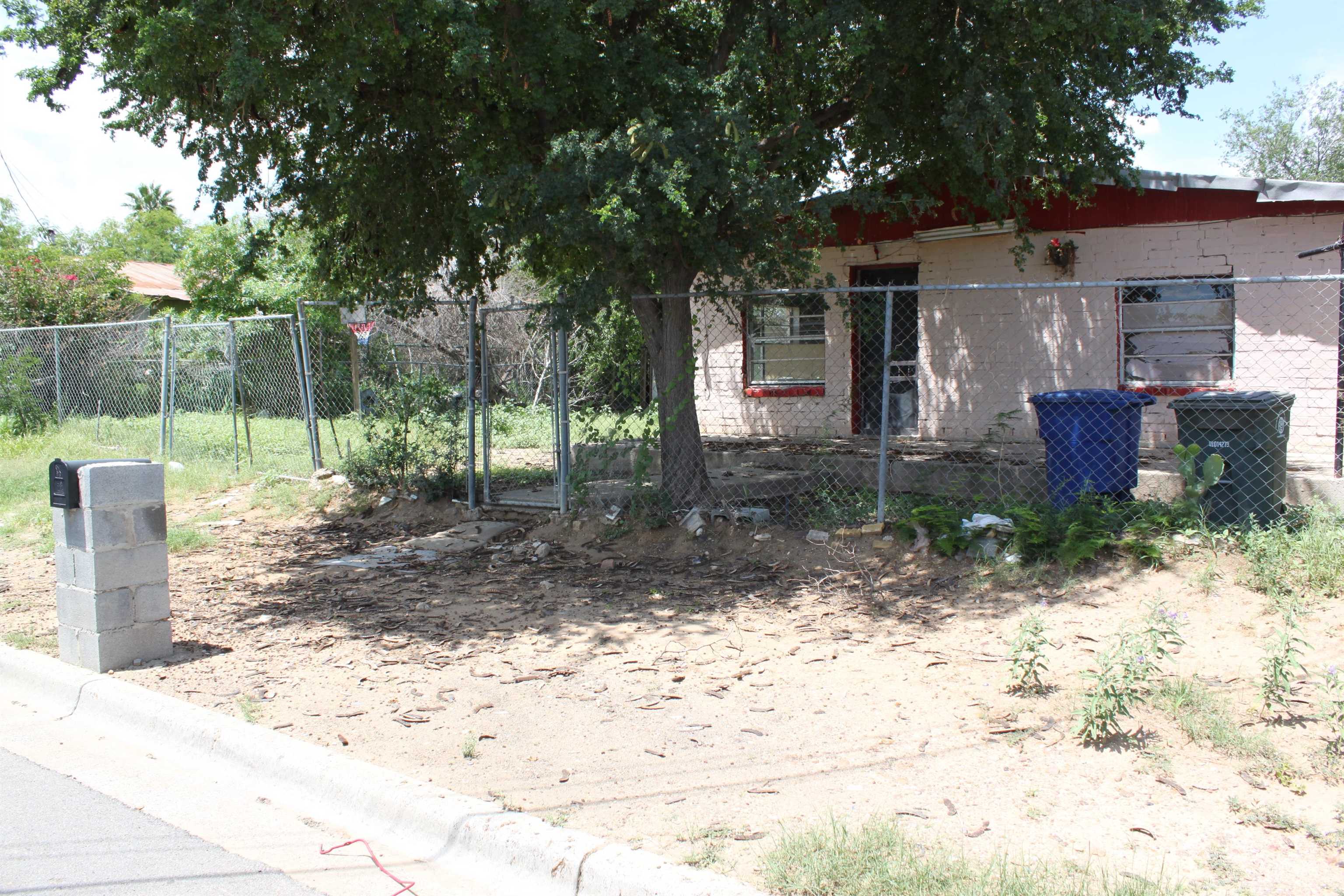 3820 Lexington Ave