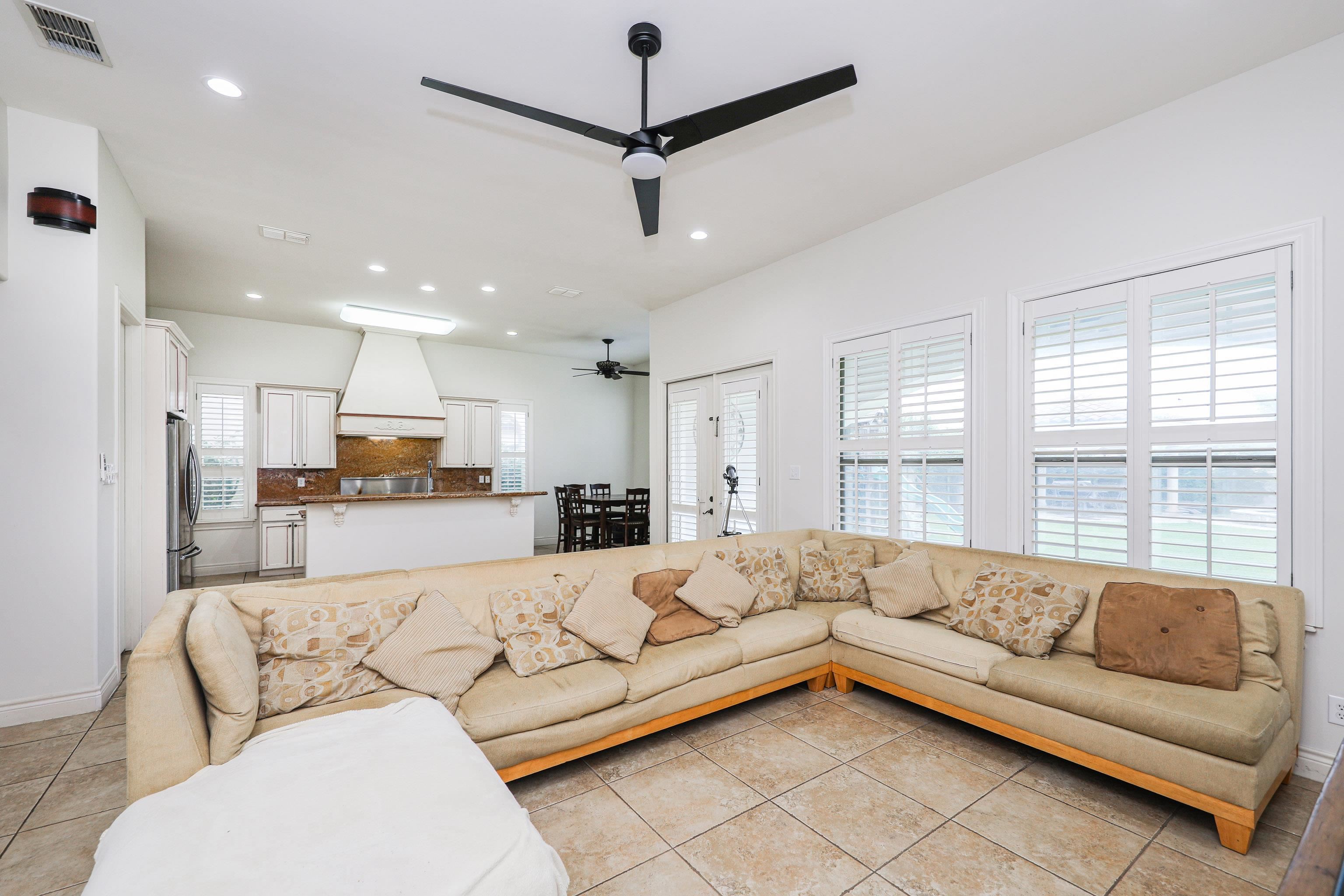 328 Lake Powell Dr
