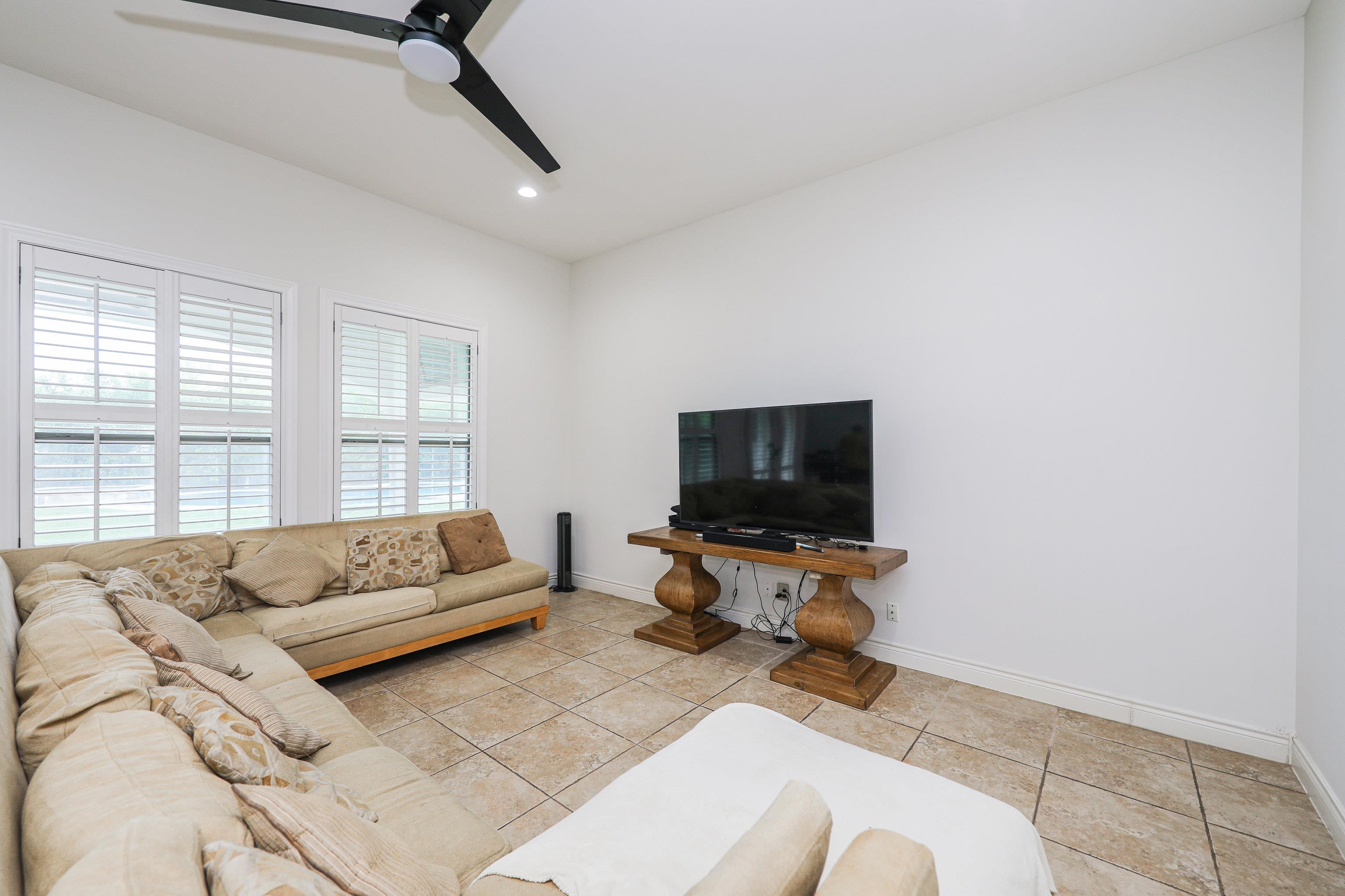 328 Lake Powell Dr