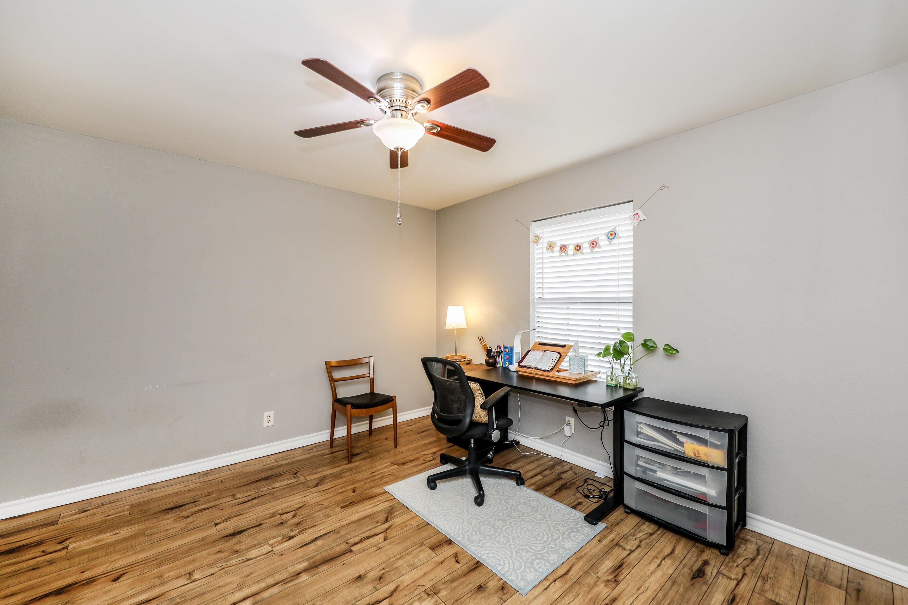 1207 Lyles Lp