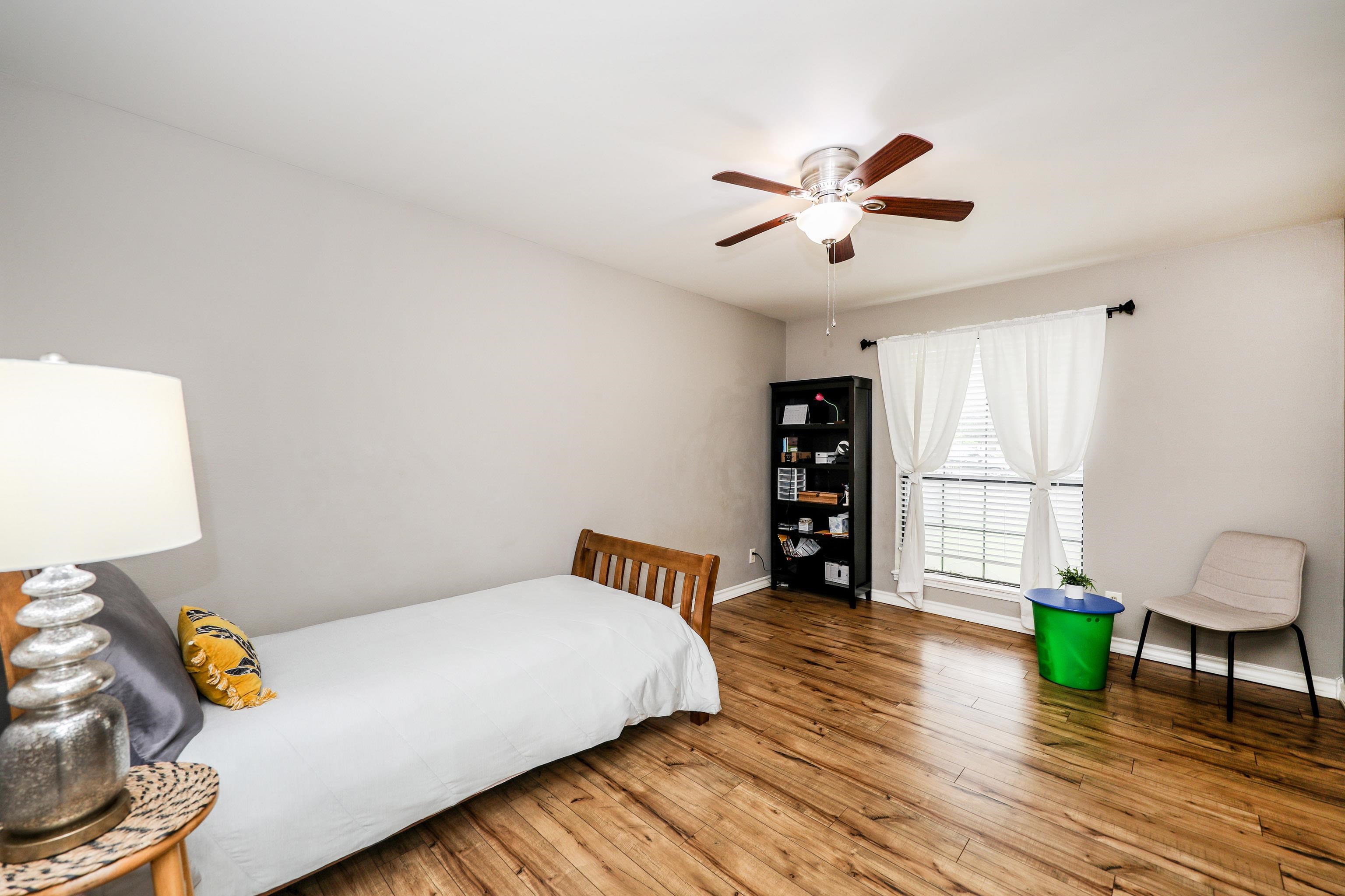1207 Lyles Lp