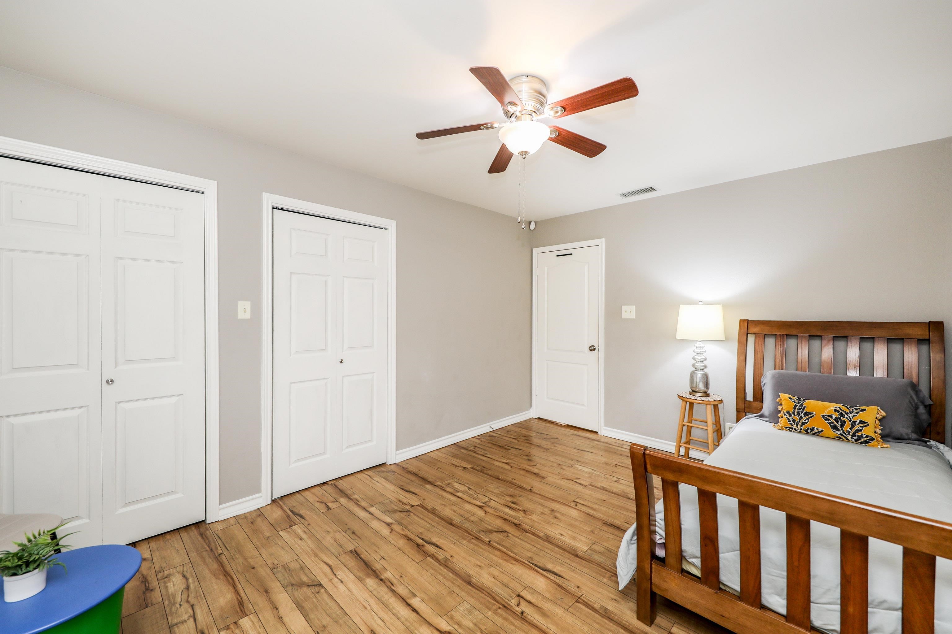 1207 Lyles Lp