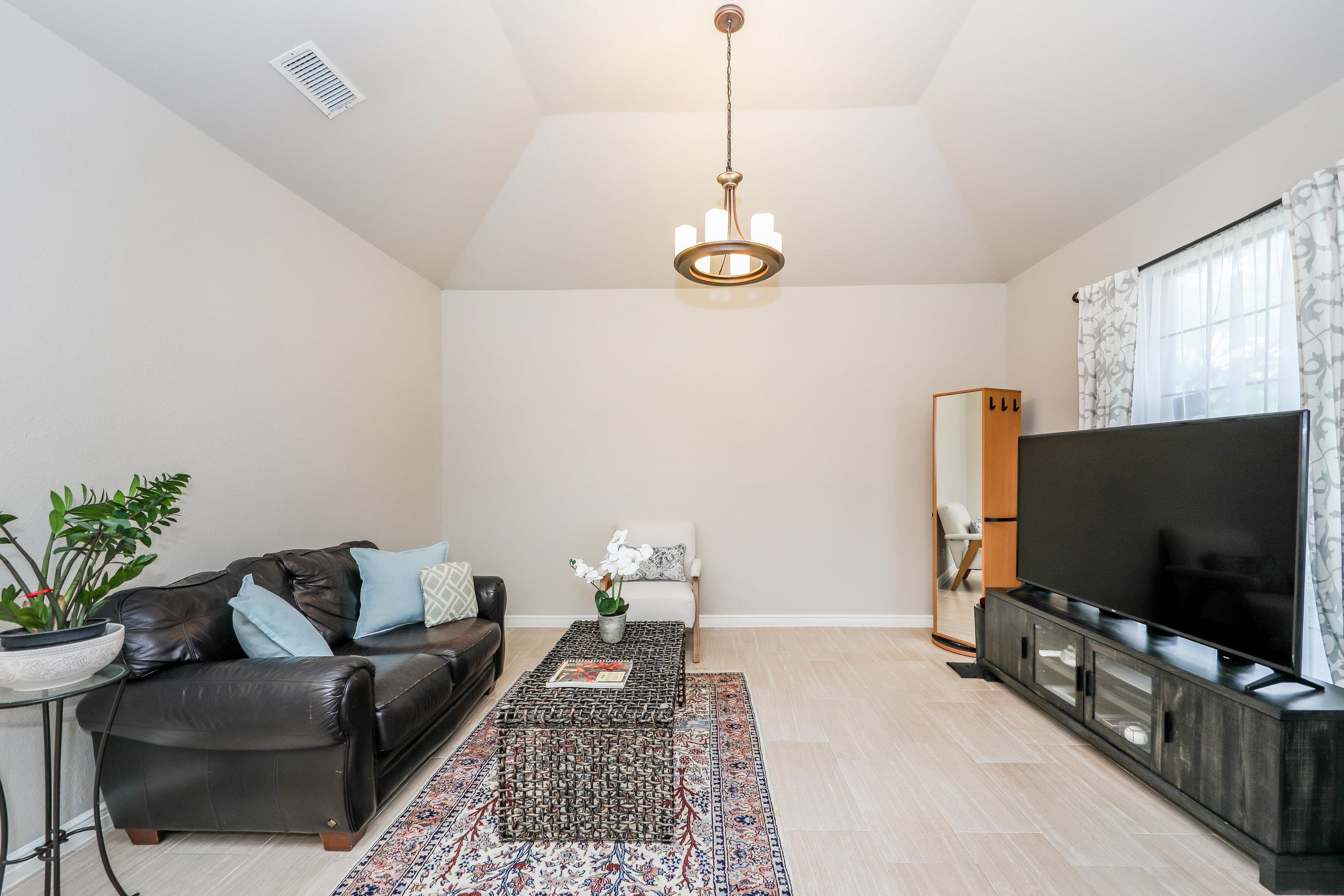 1207 Lyles Lp