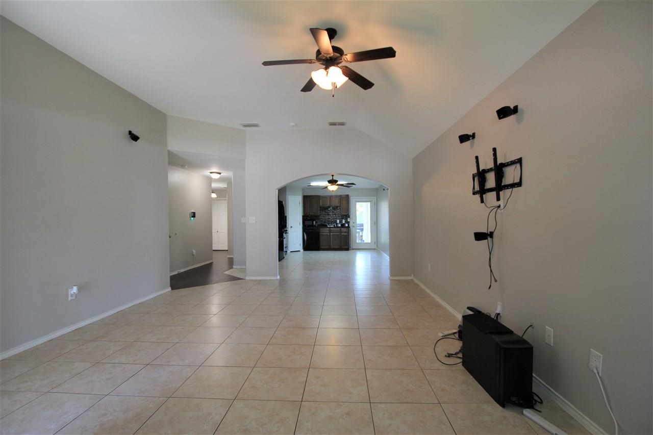 1911 Stonefield Ln