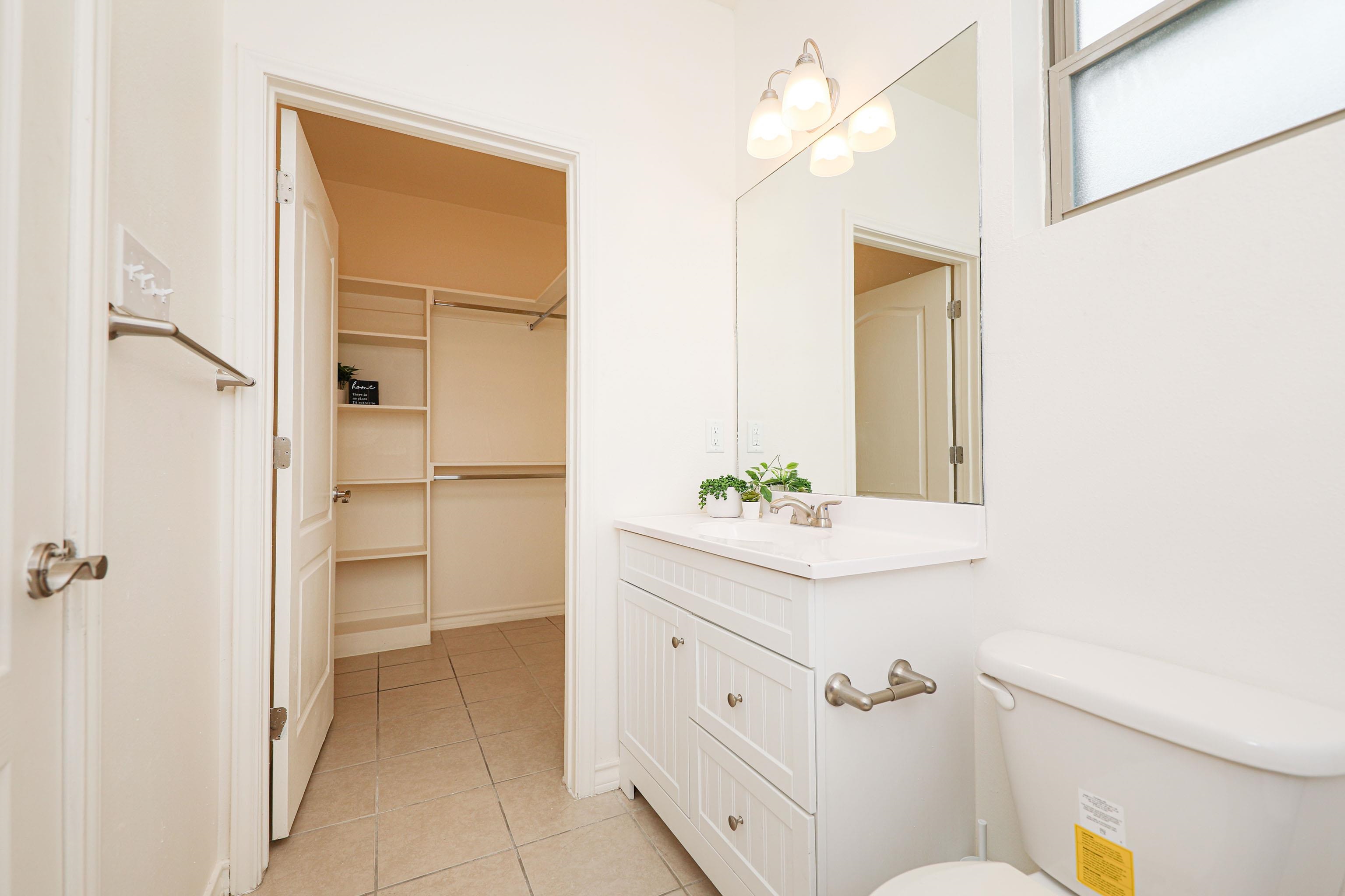 1511 Don Camilo Blvd Unit: 7