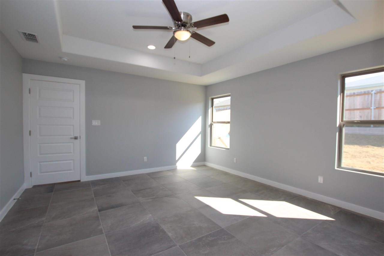 1009 La Muralla St