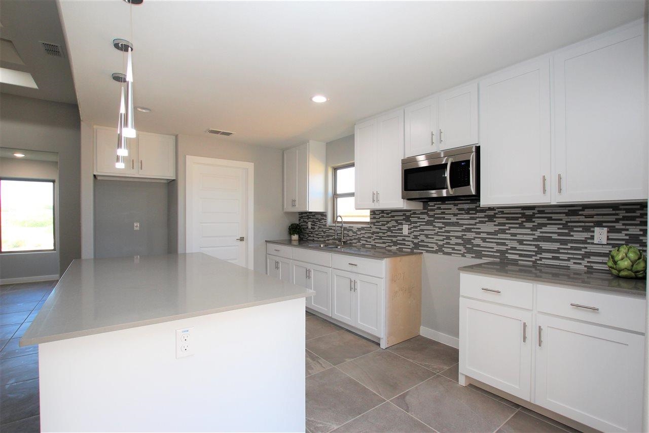 1009 La Muralla St