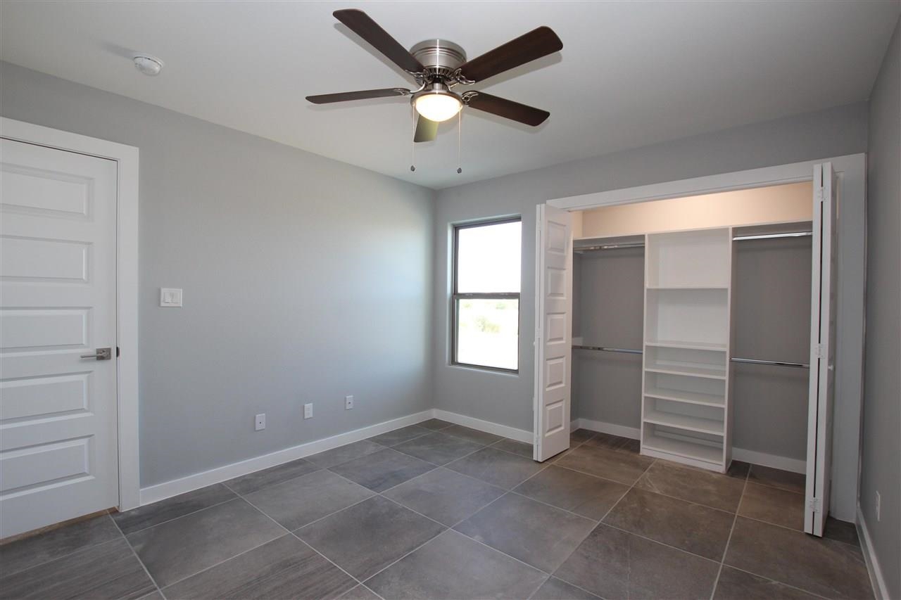 1009 La Muralla St