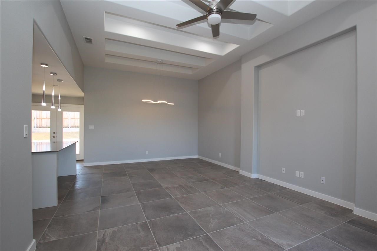1009 La Muralla St