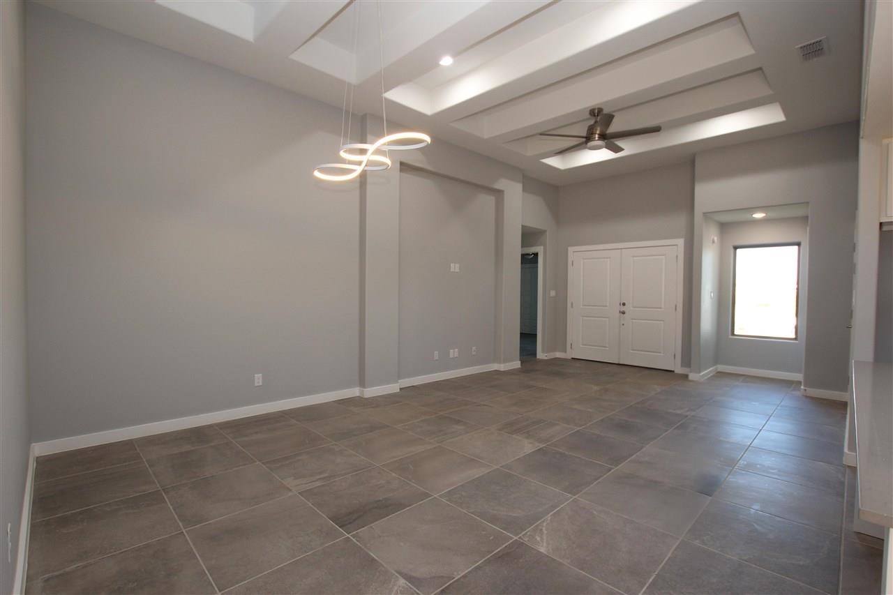 1009 La Muralla St