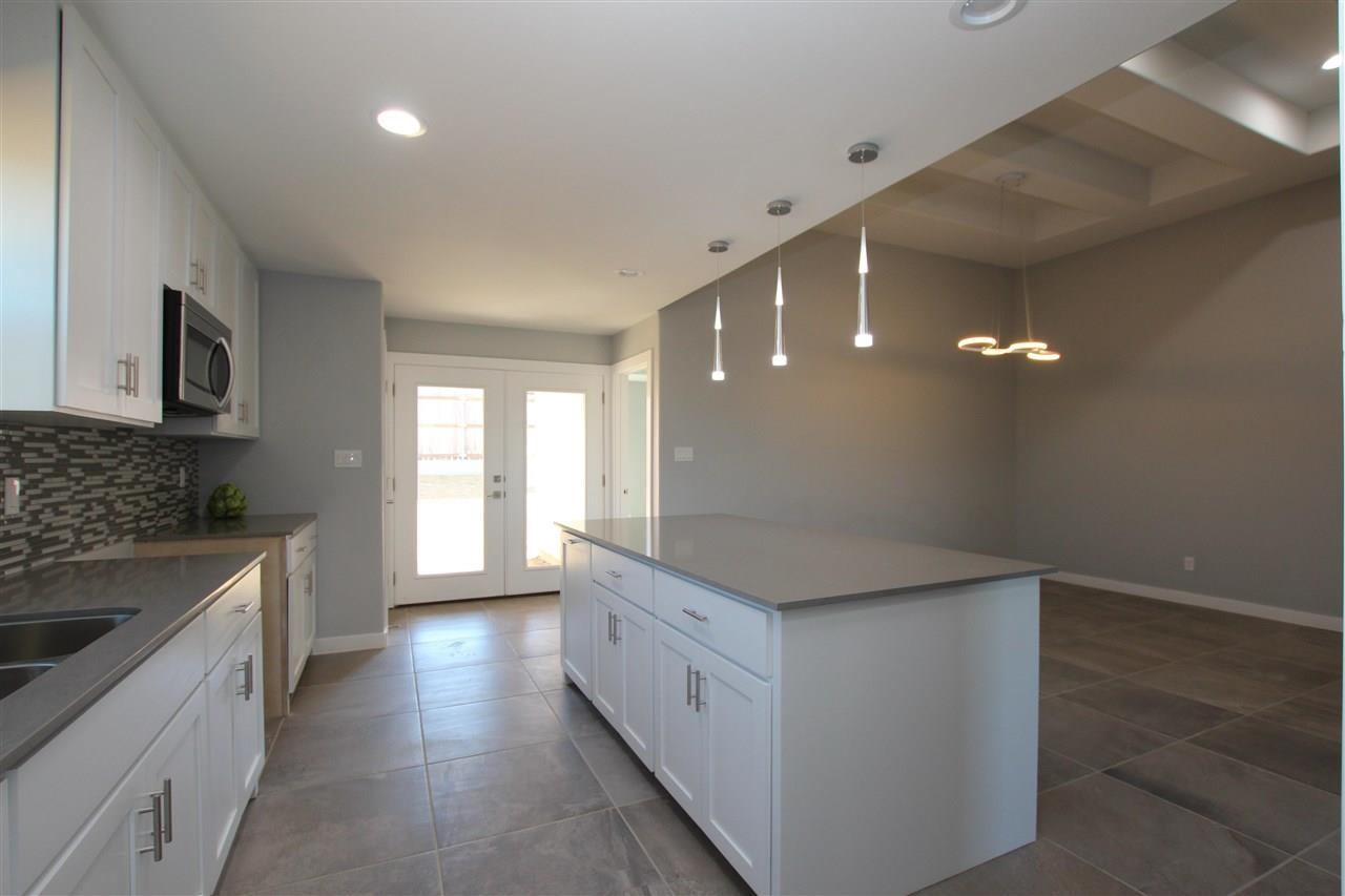 1009 La Muralla St